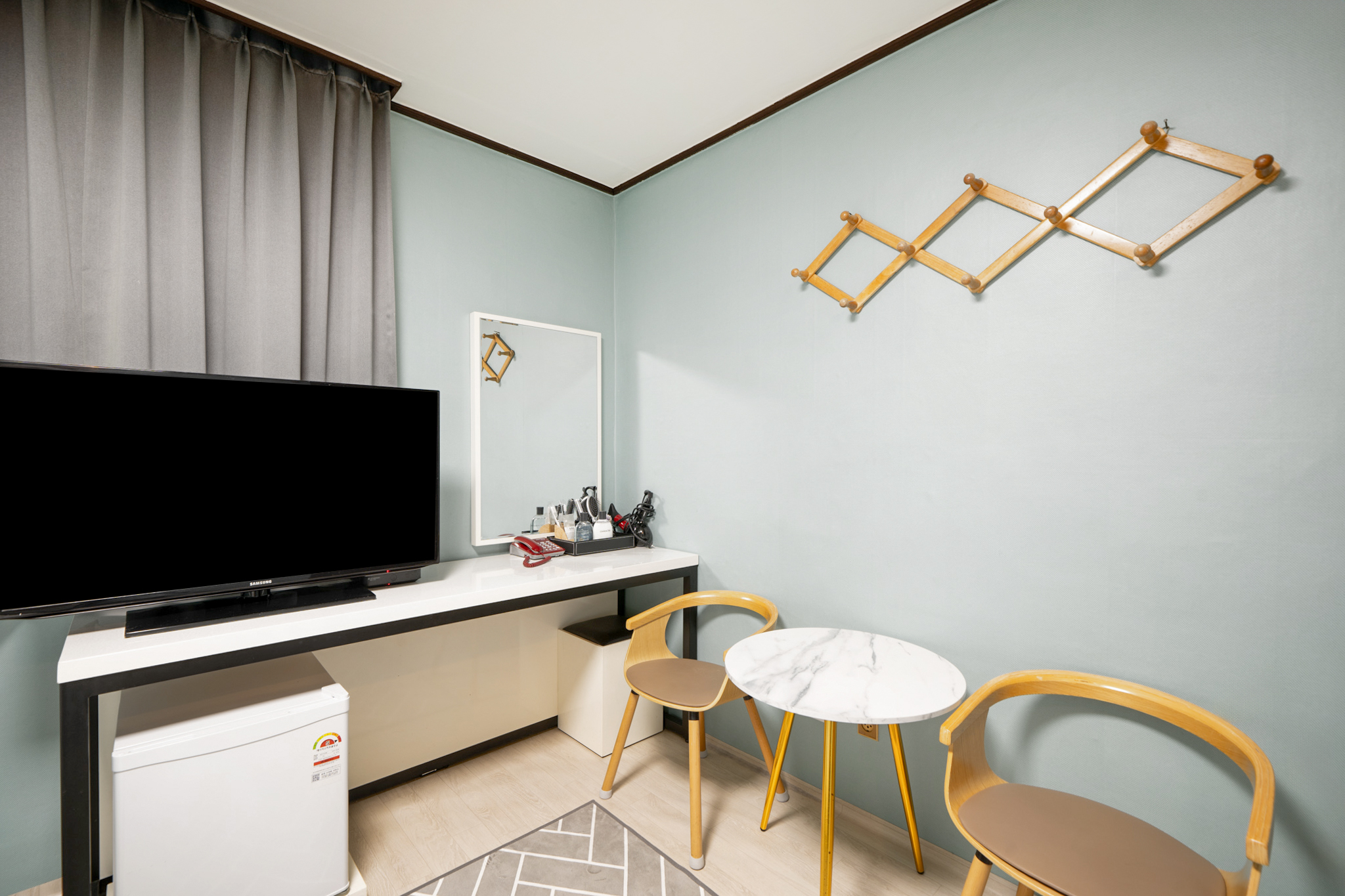 room detail thumbnail 2
