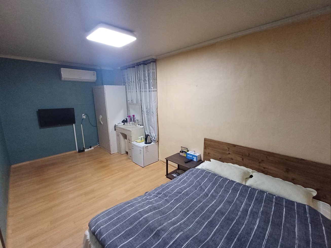 room detail thumbnail 1