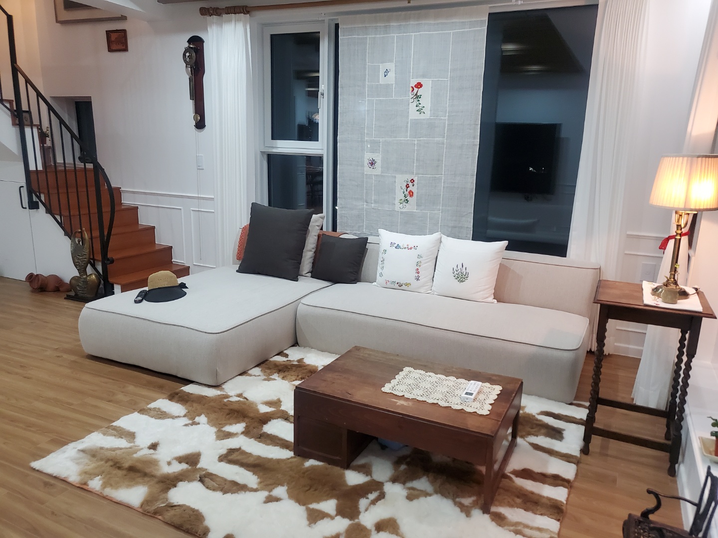 room detail thumbnail 2