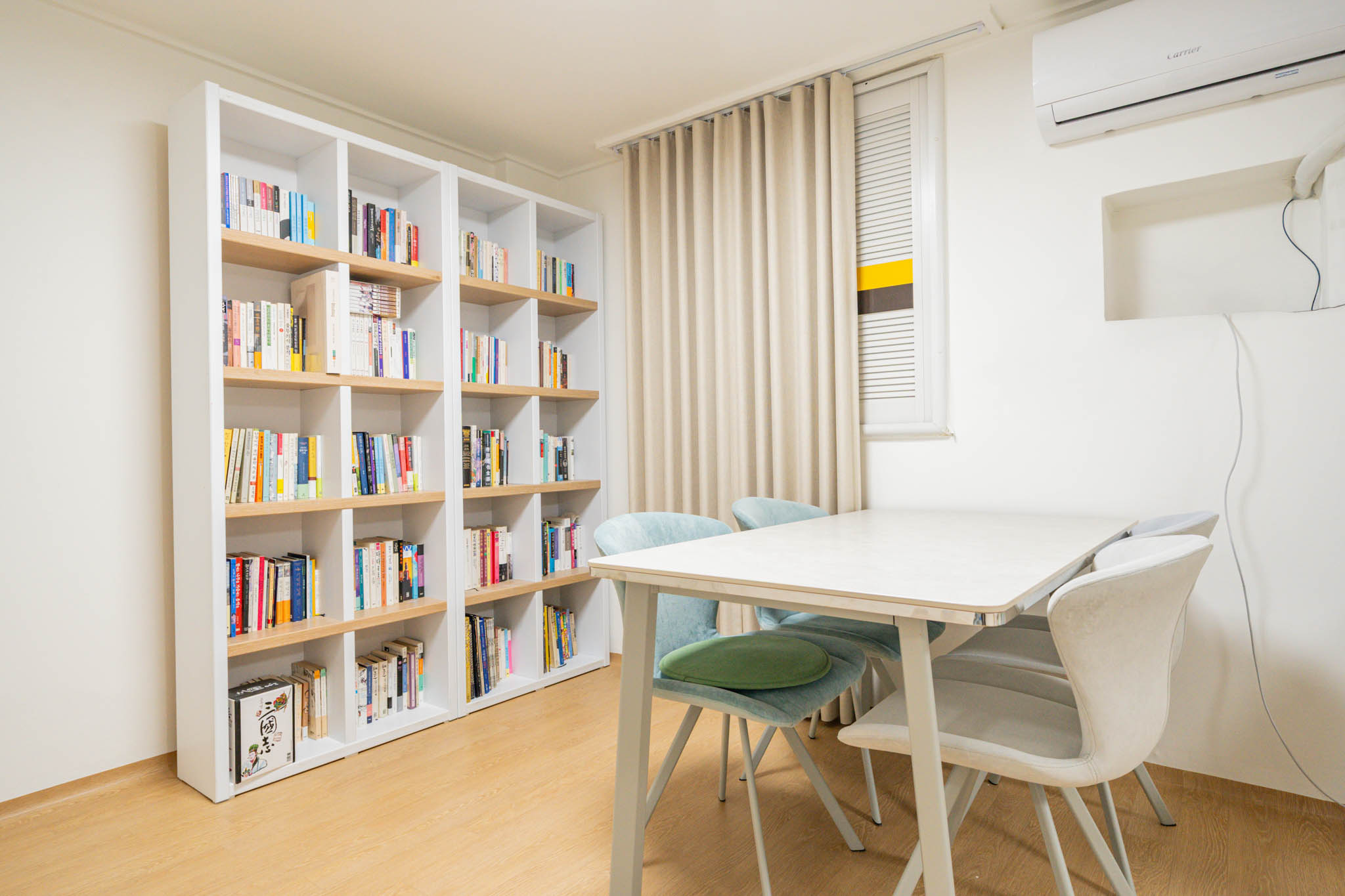 room detail thumbnail 2