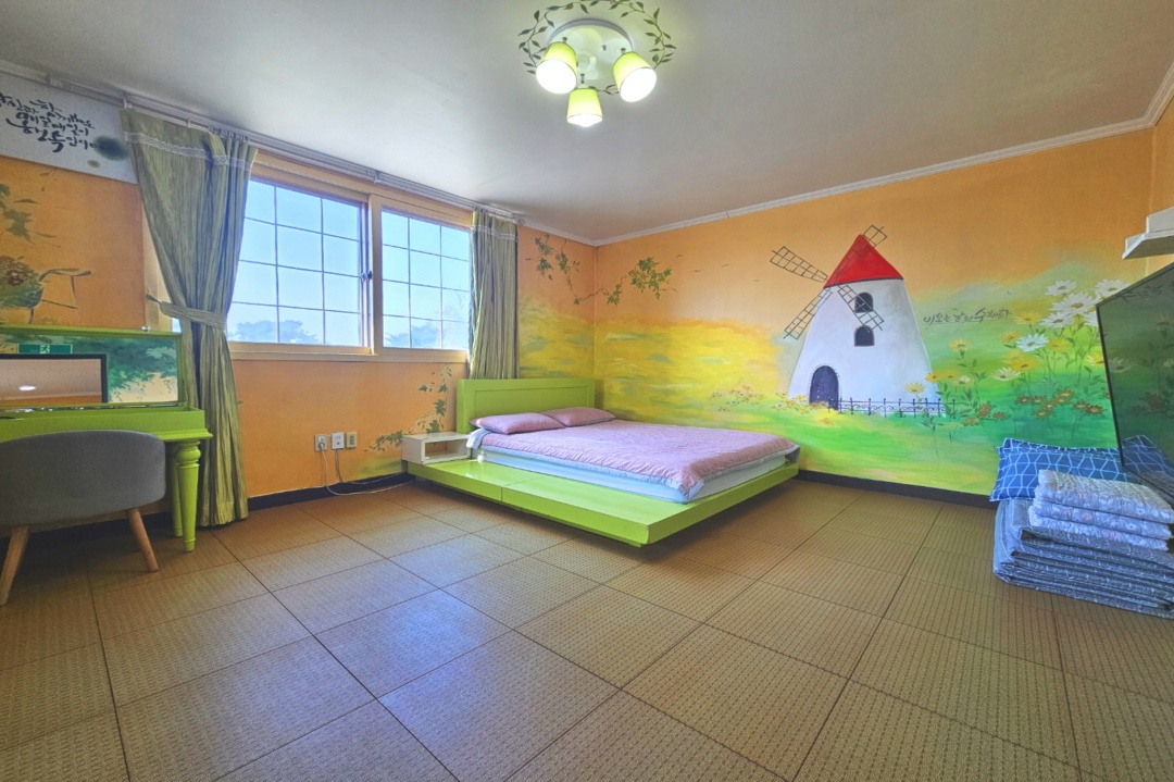 room detail thumbnail 1