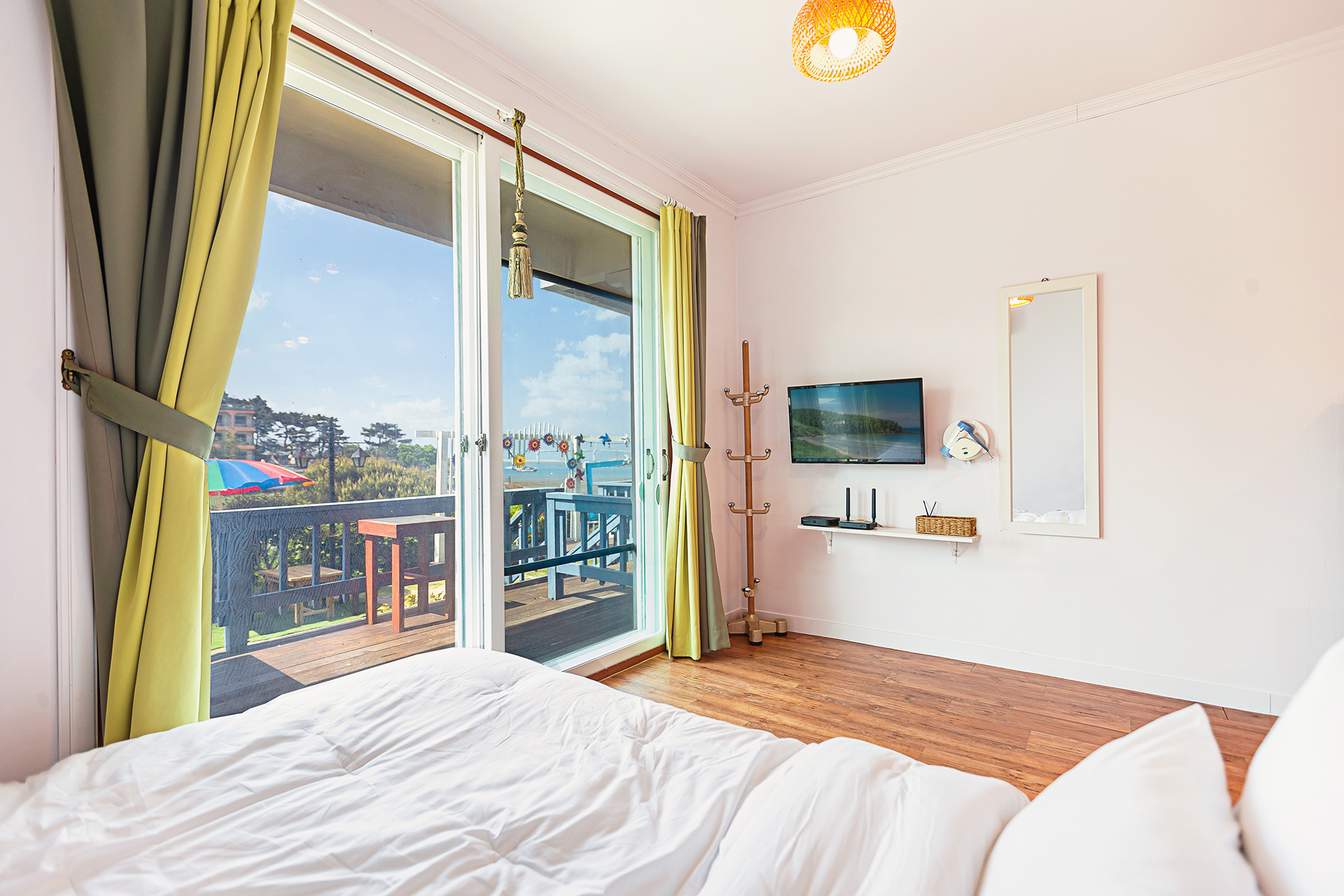 room detail thumbnail 1