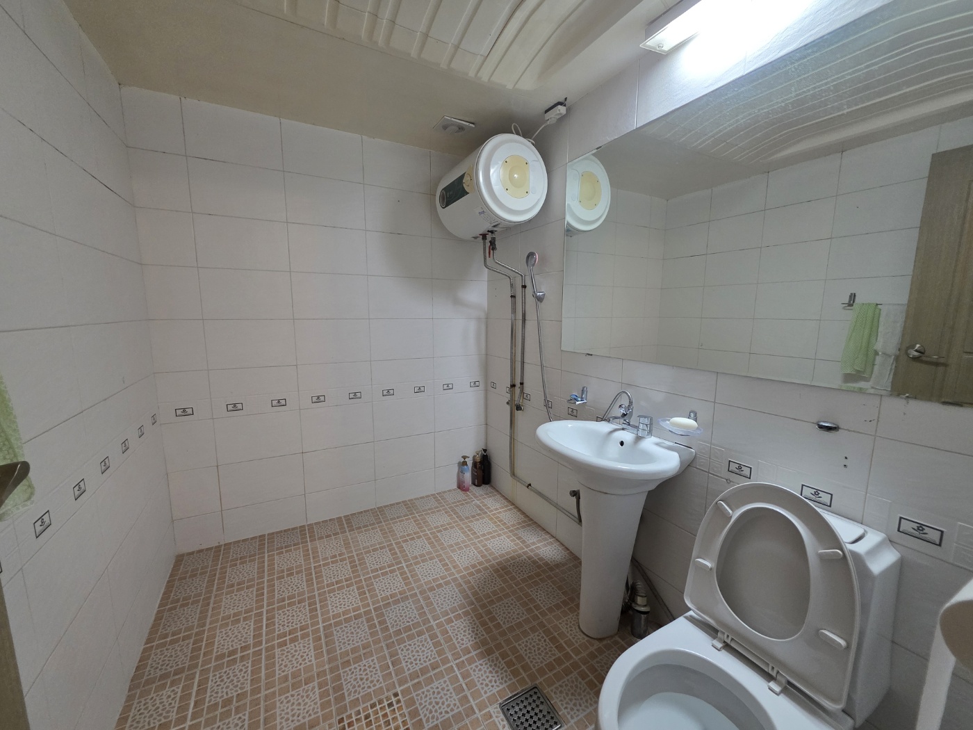 room detail thumbnail 2