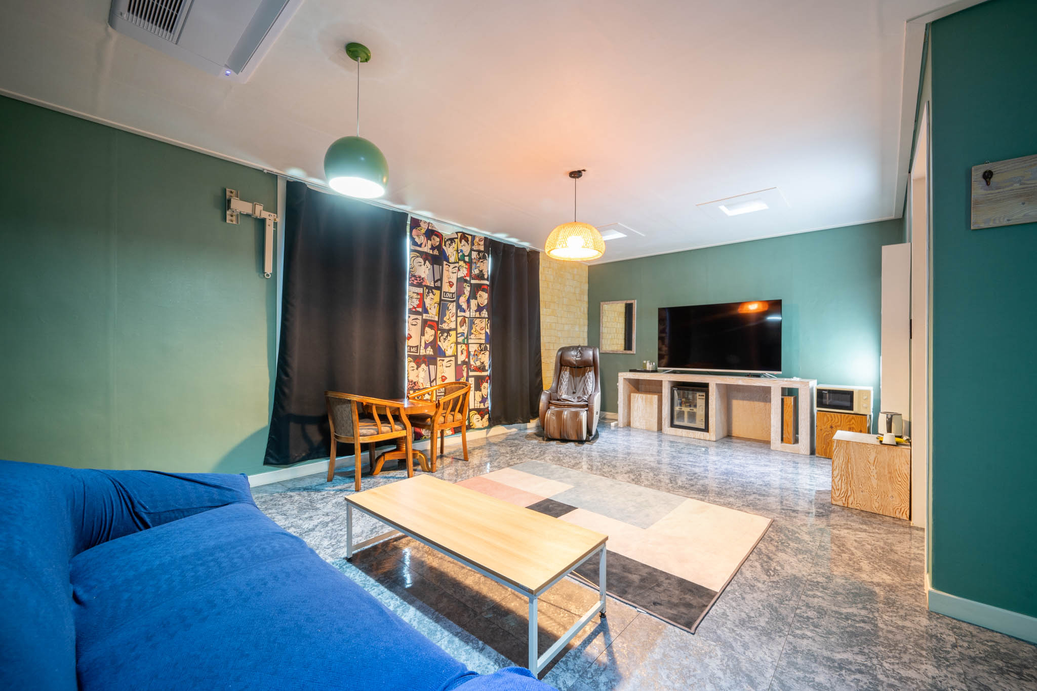 room detail thumbnail 0