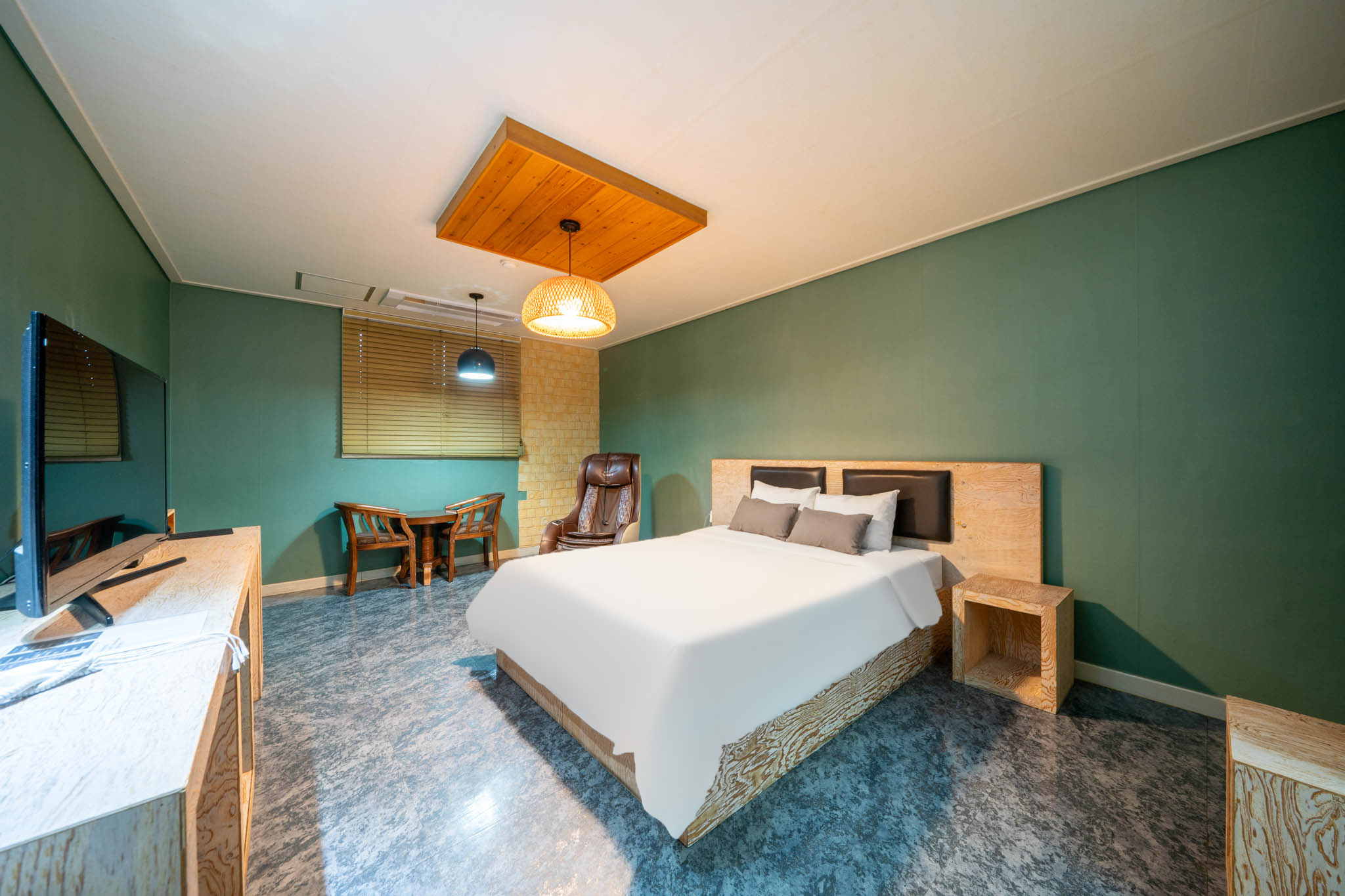 room detail thumbnail 0