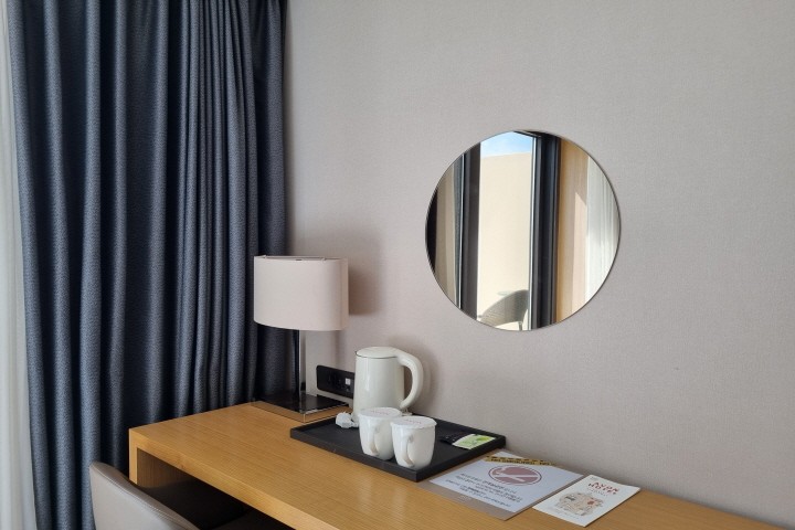 room detail thumbnail 2
