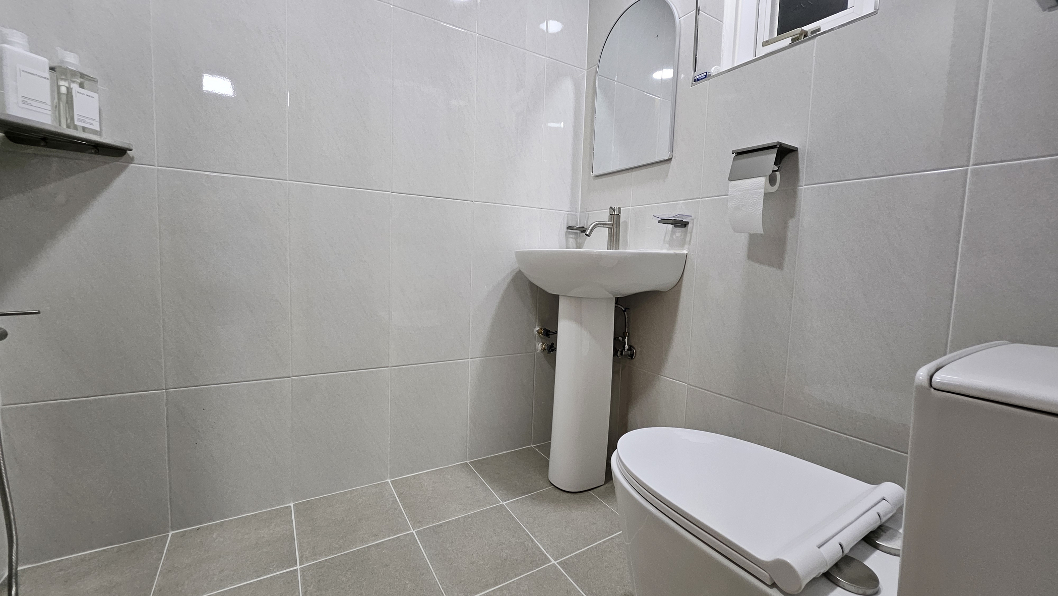 room detail thumbnail 2