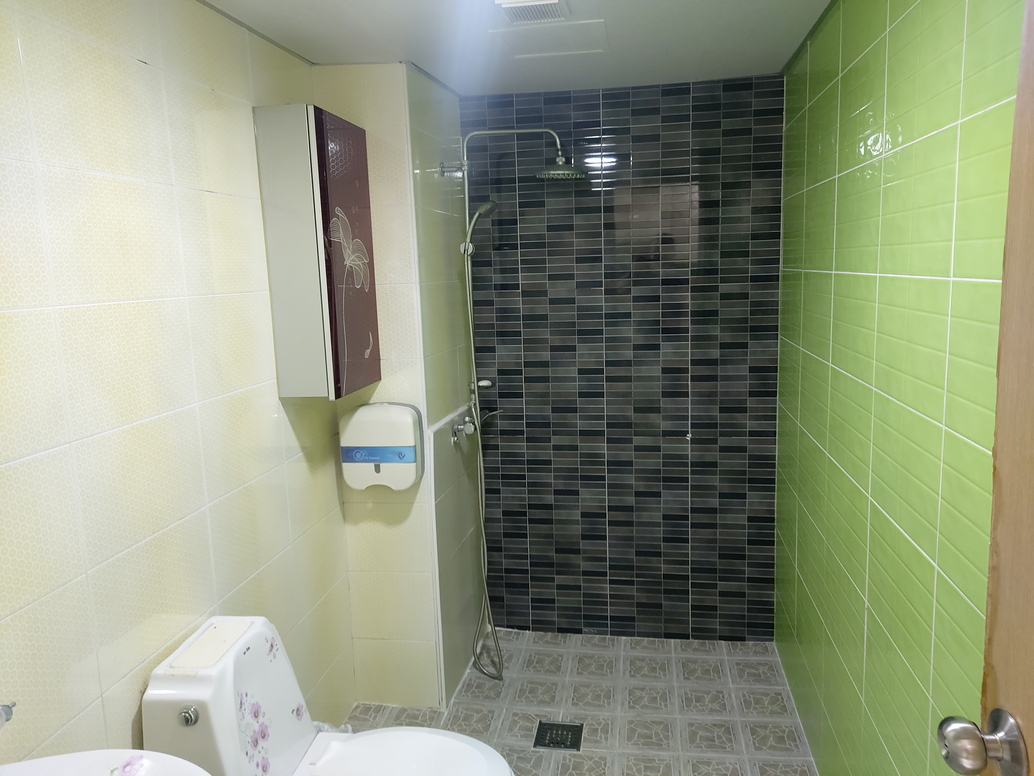 room detail thumbnail 2