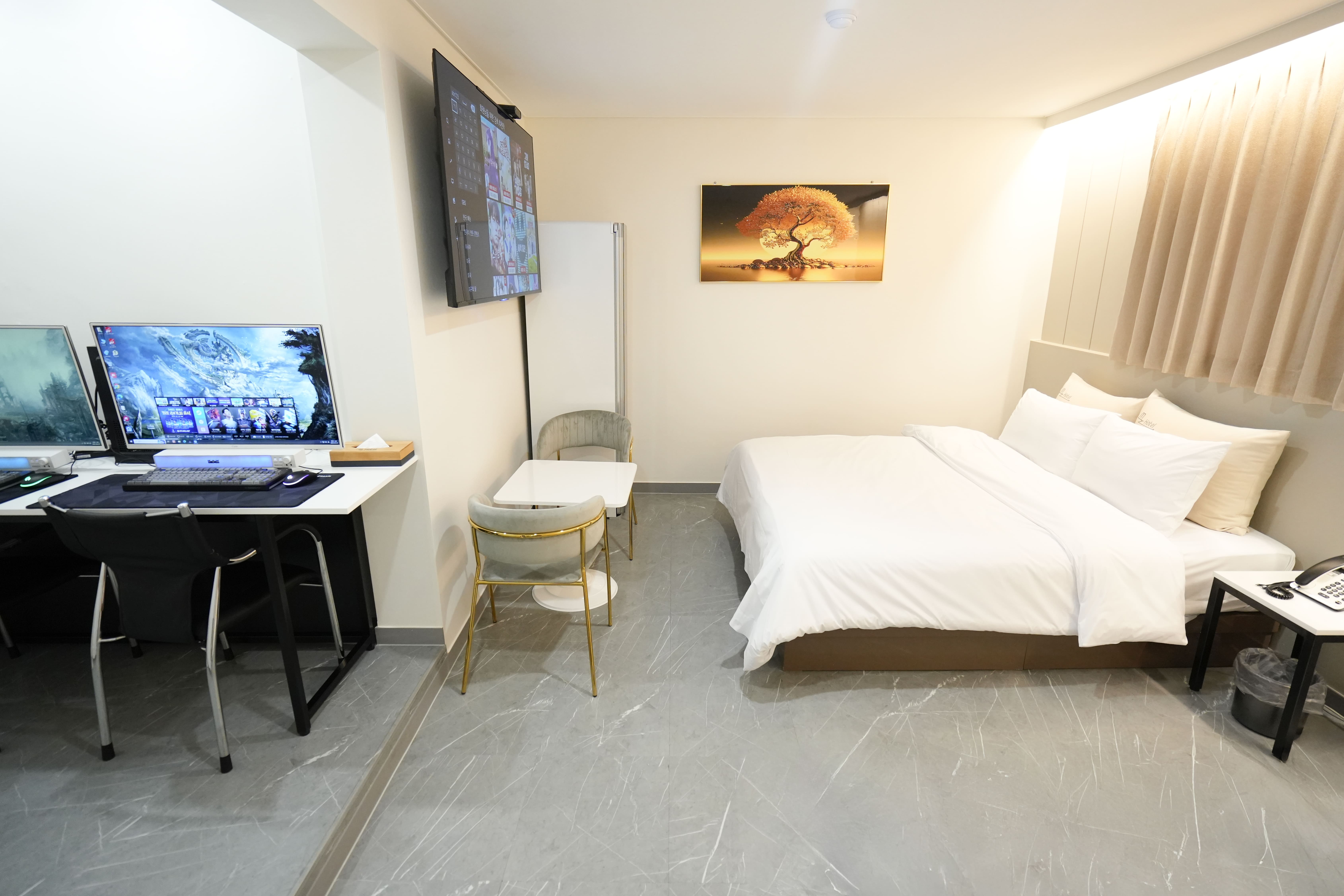 room detail thumbnail 0