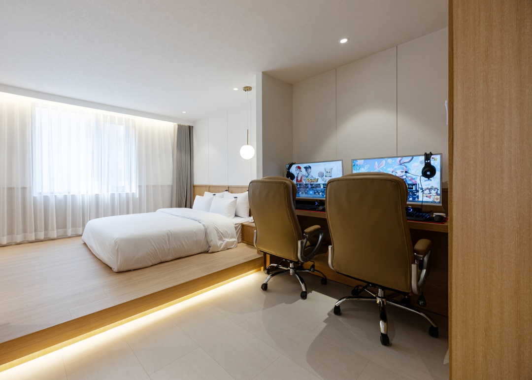 room detail thumbnail 2