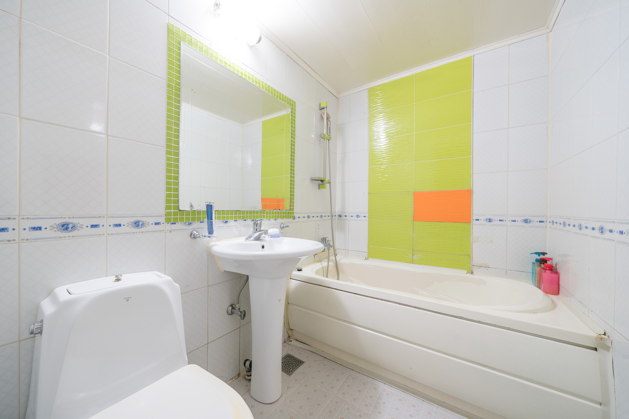 room detail thumbnail 2