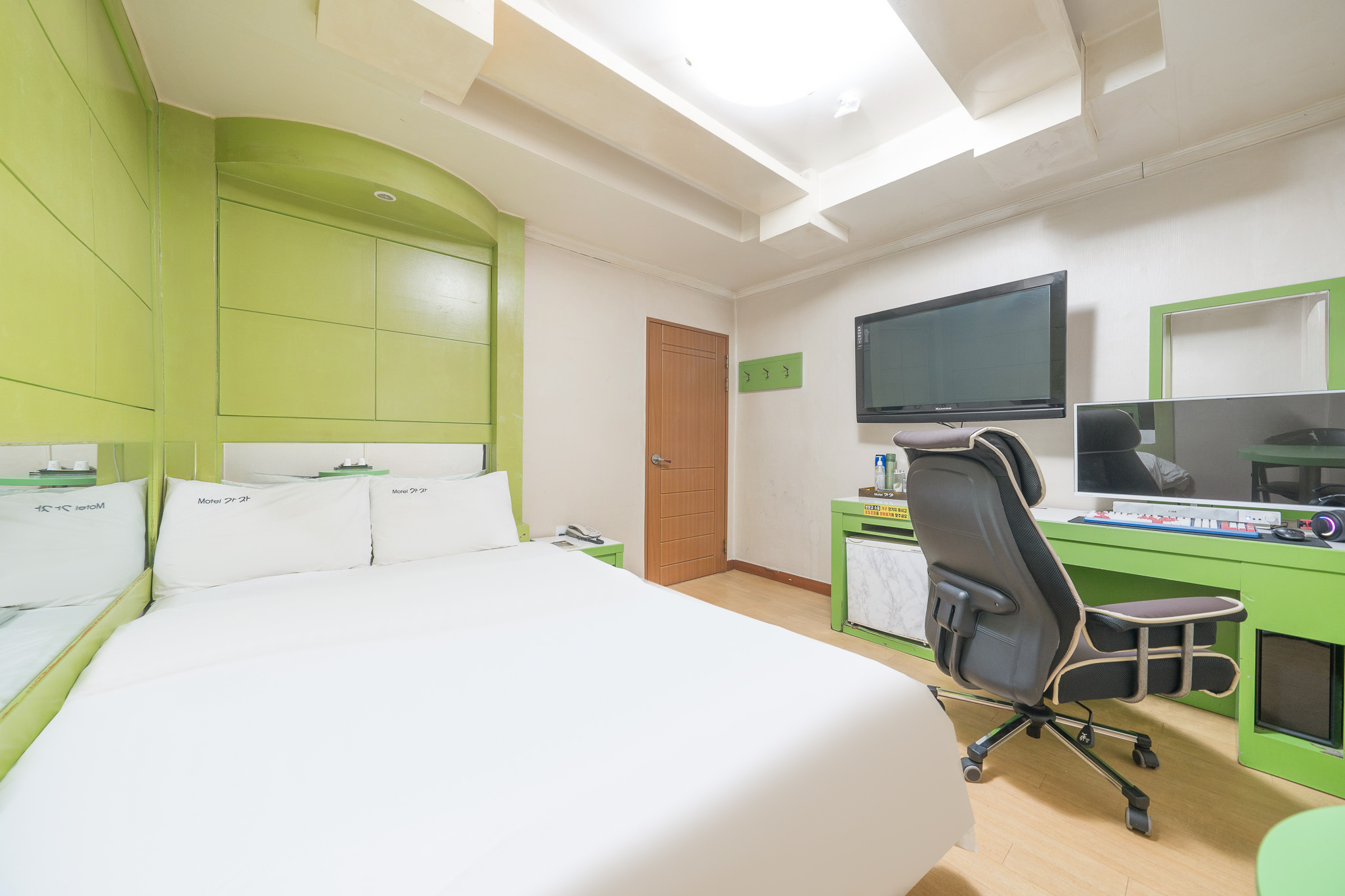 room detail thumbnail 1