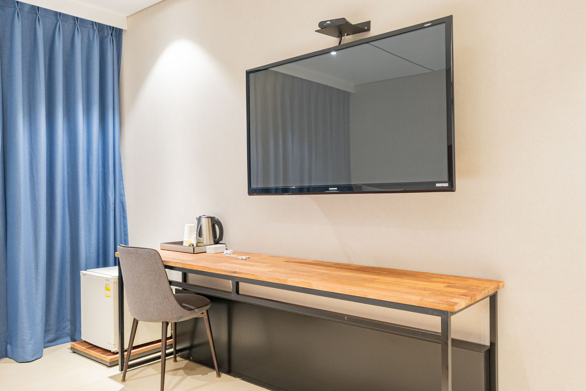 room detail thumbnail 2