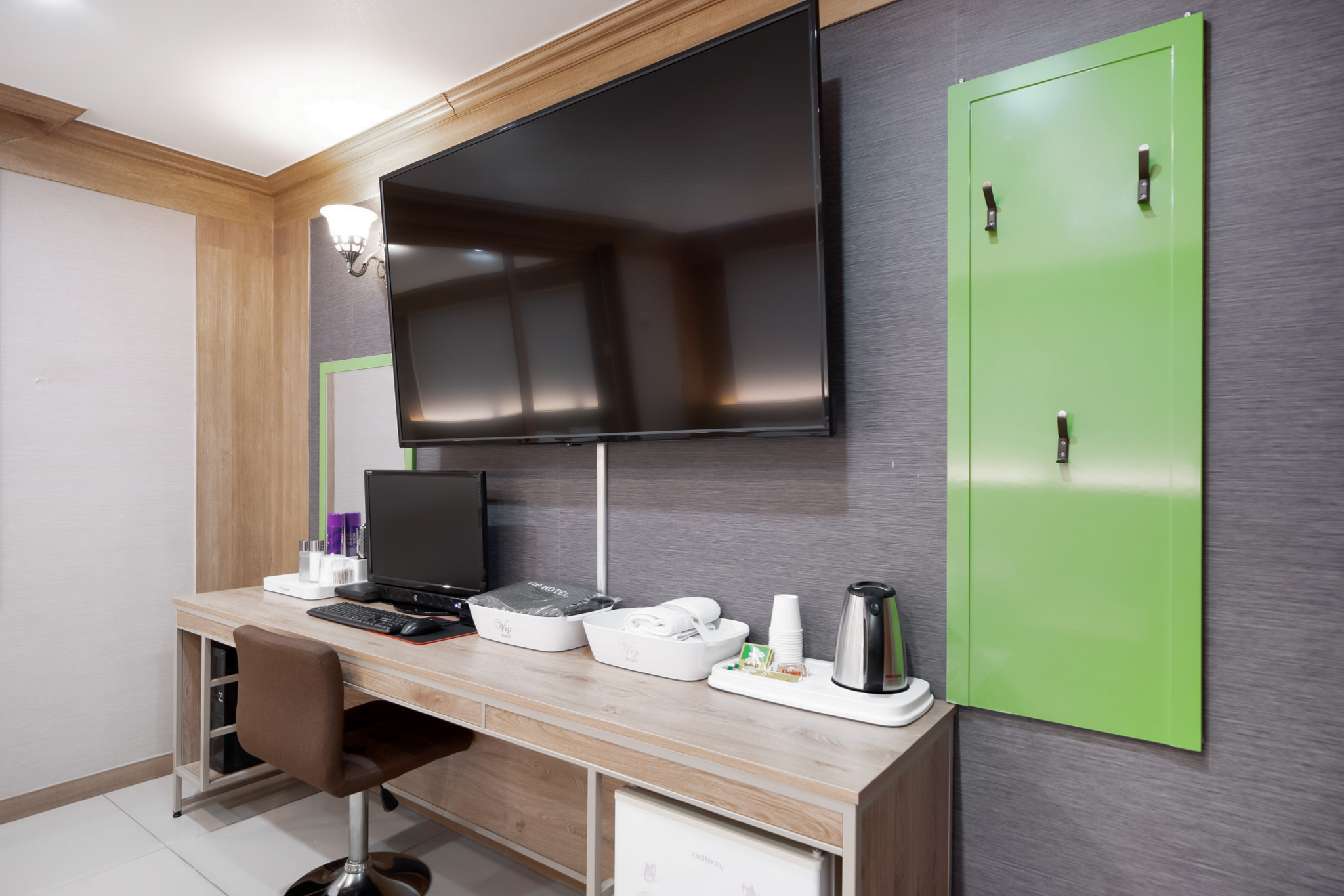 room detail thumbnail 2