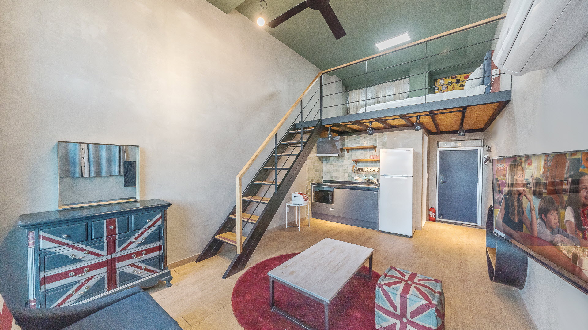 room detail thumbnail 2