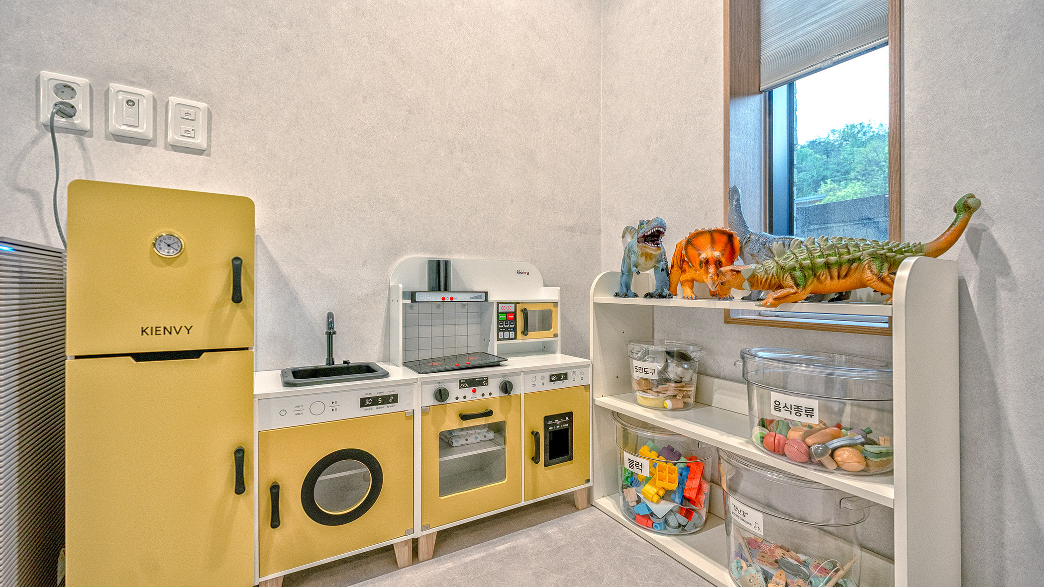 room detail thumbnail 2