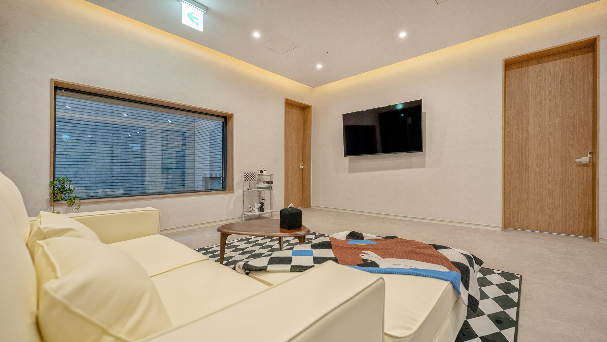 room detail thumbnail 2