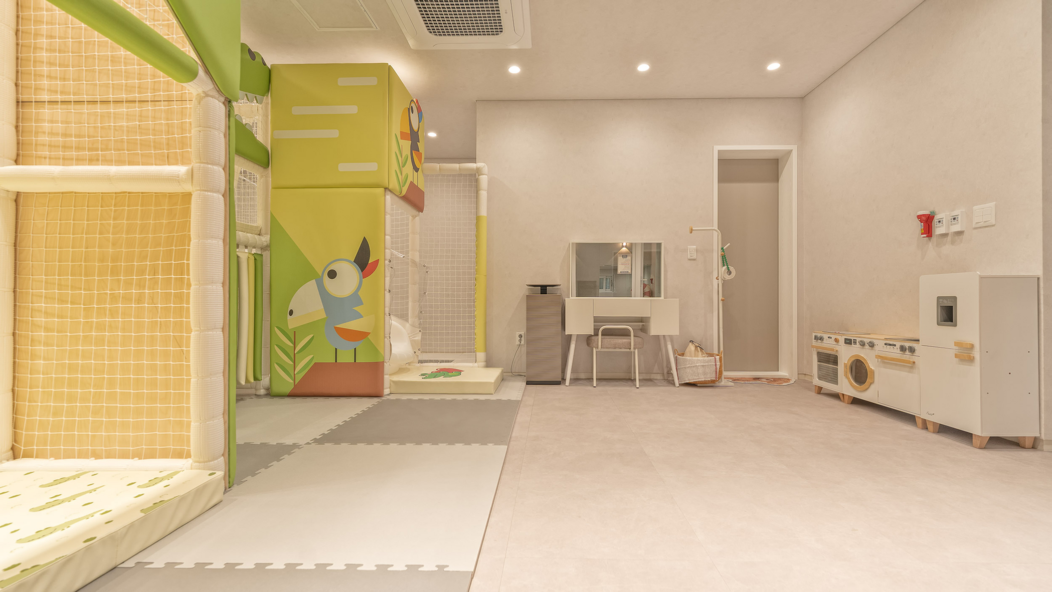 room detail thumbnail 2