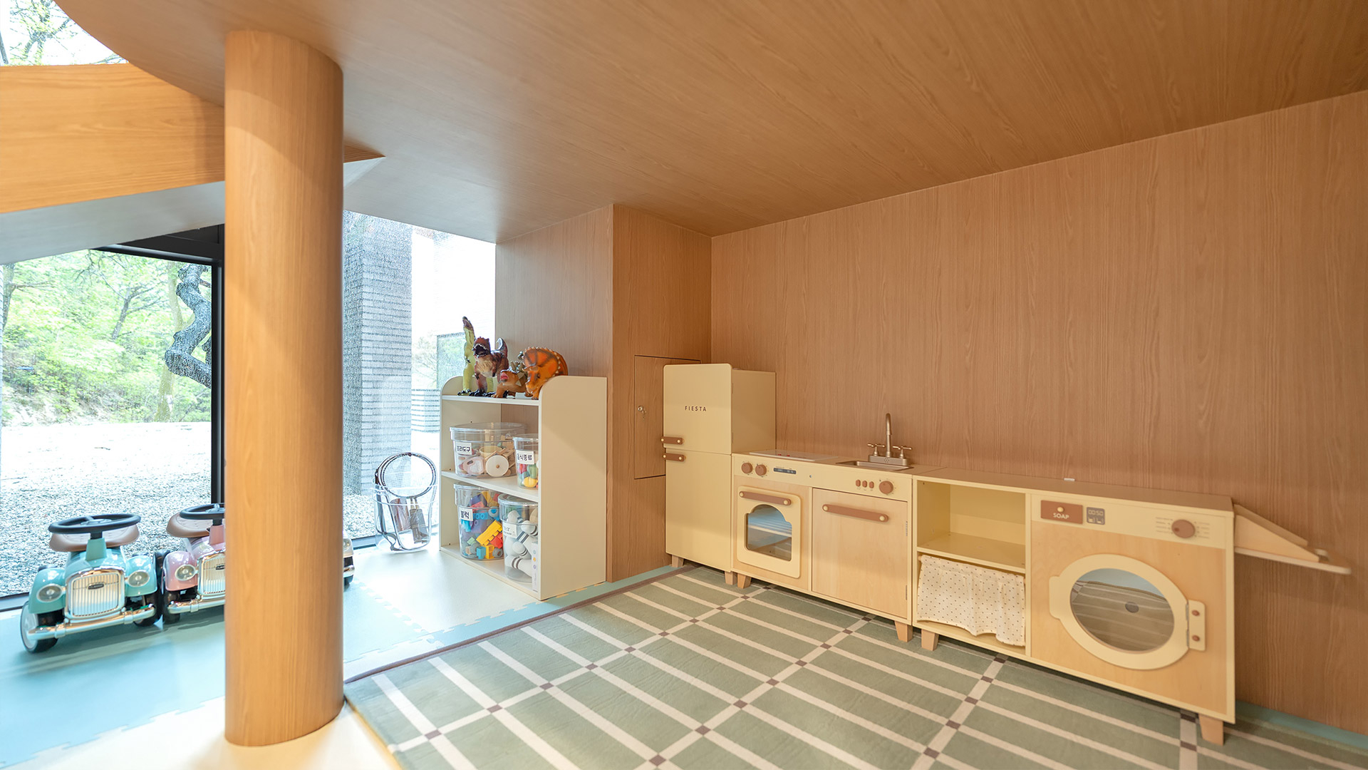 room detail thumbnail 2