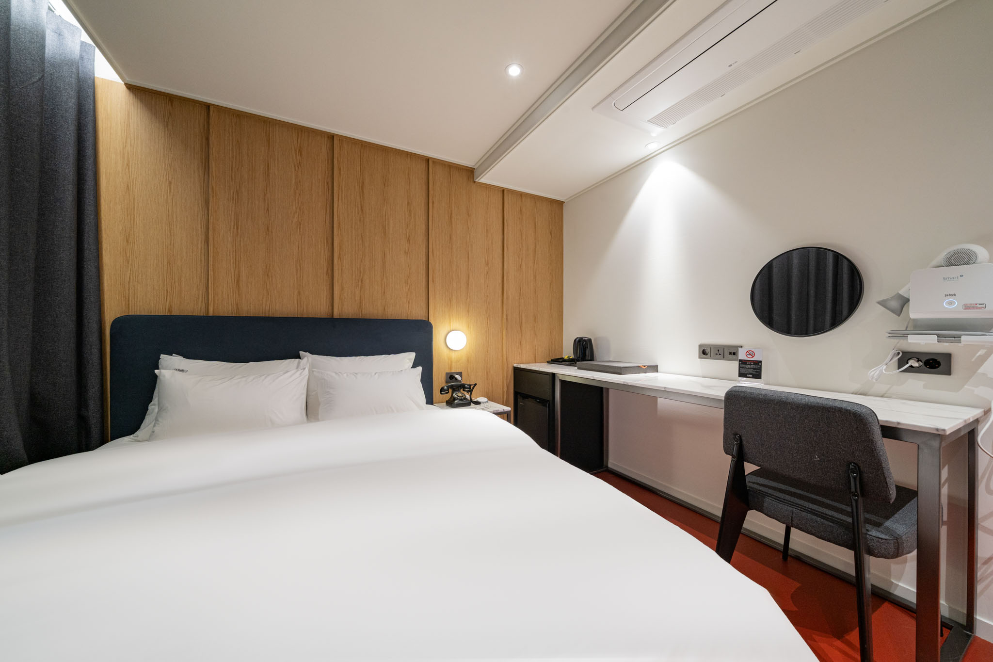 room detail thumbnail 2