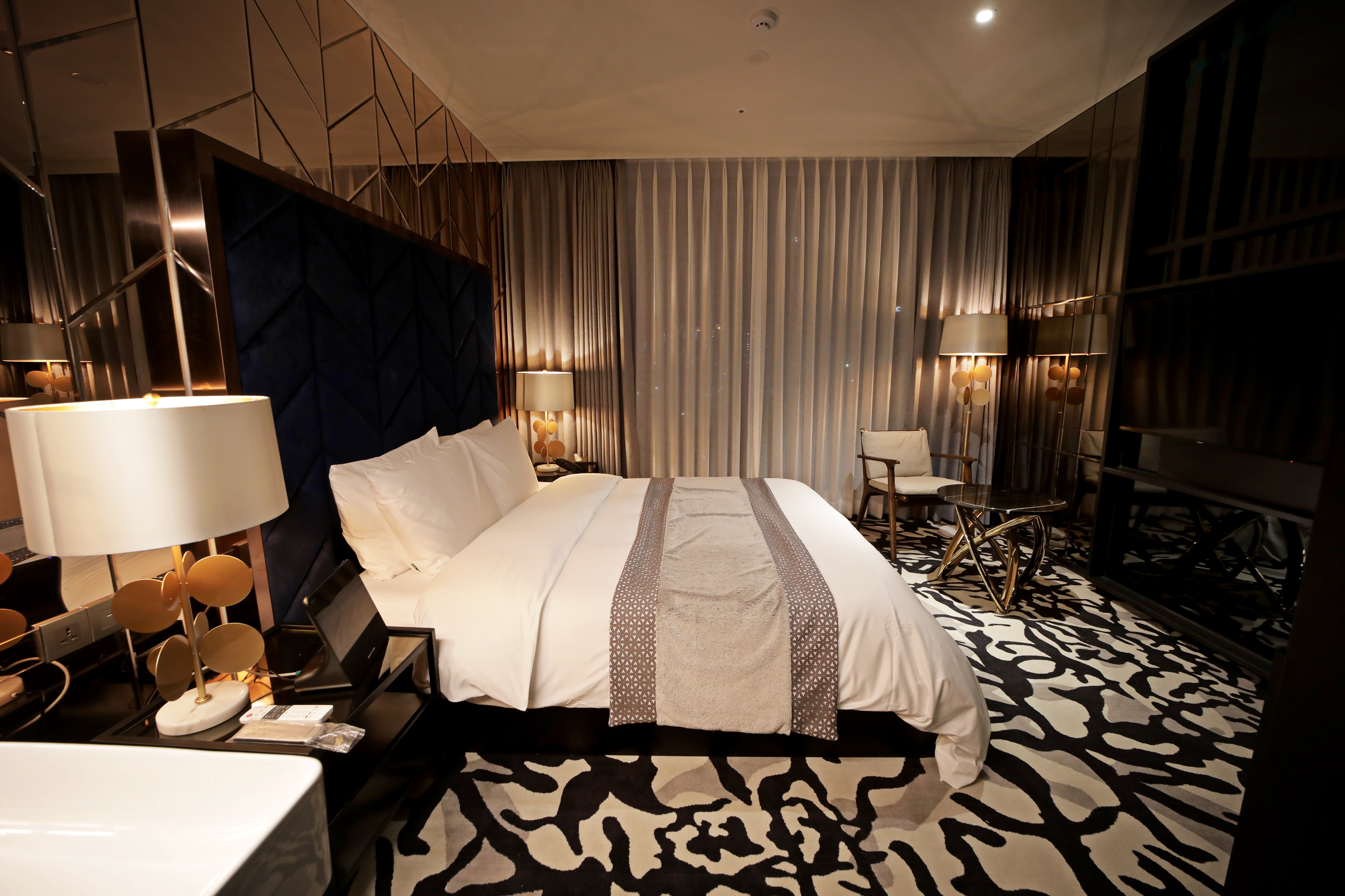 room detail thumbnail 2