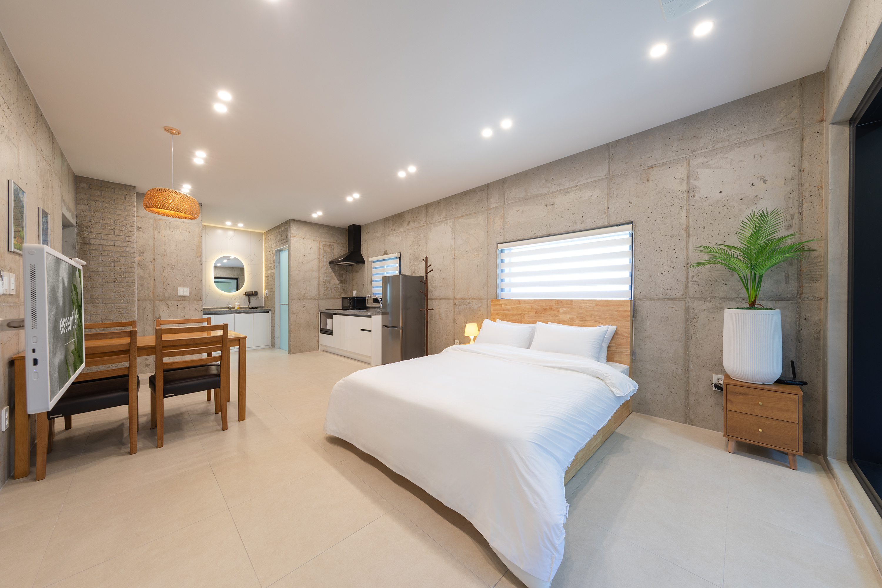 room detail thumbnail 1