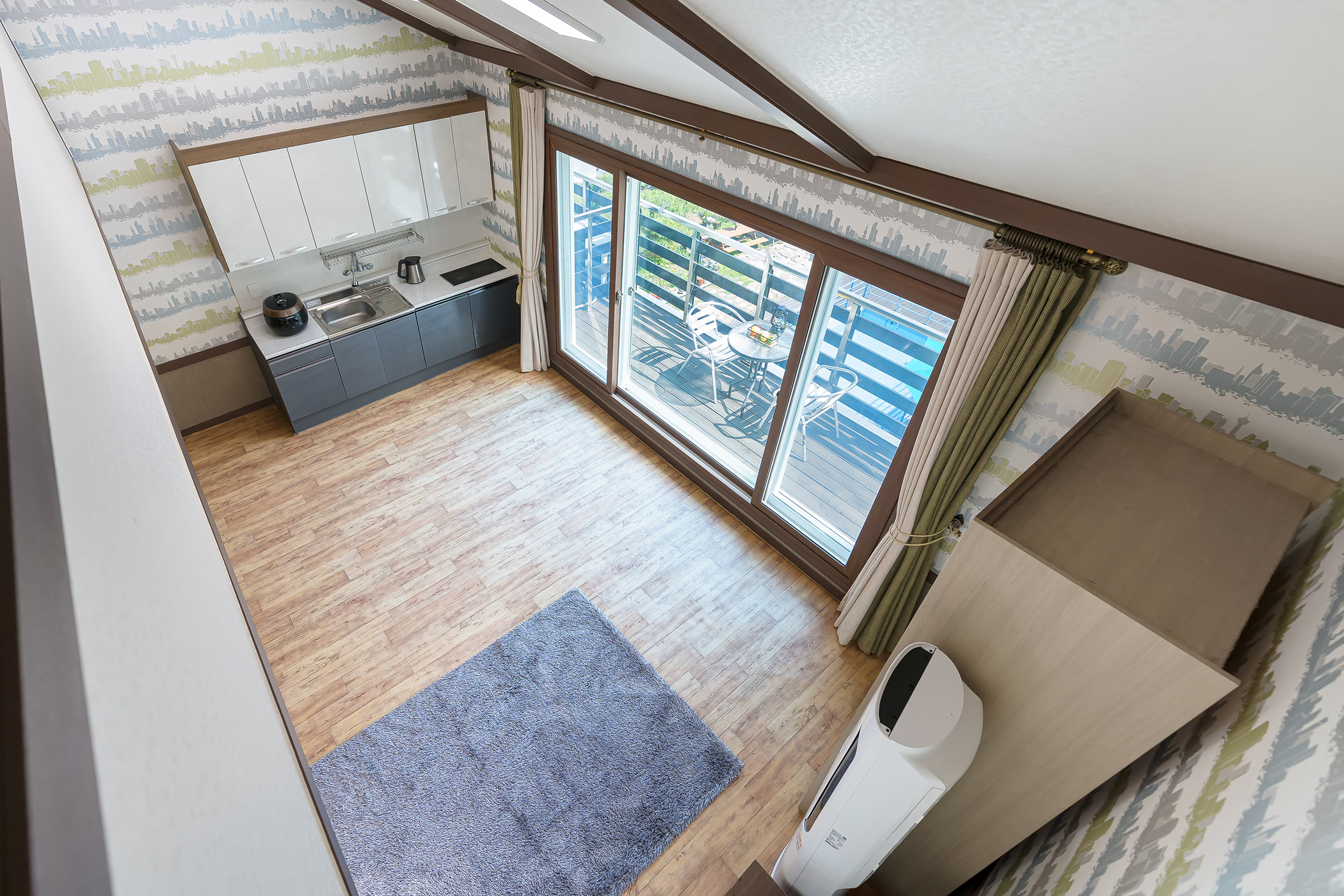 room detail thumbnail 2