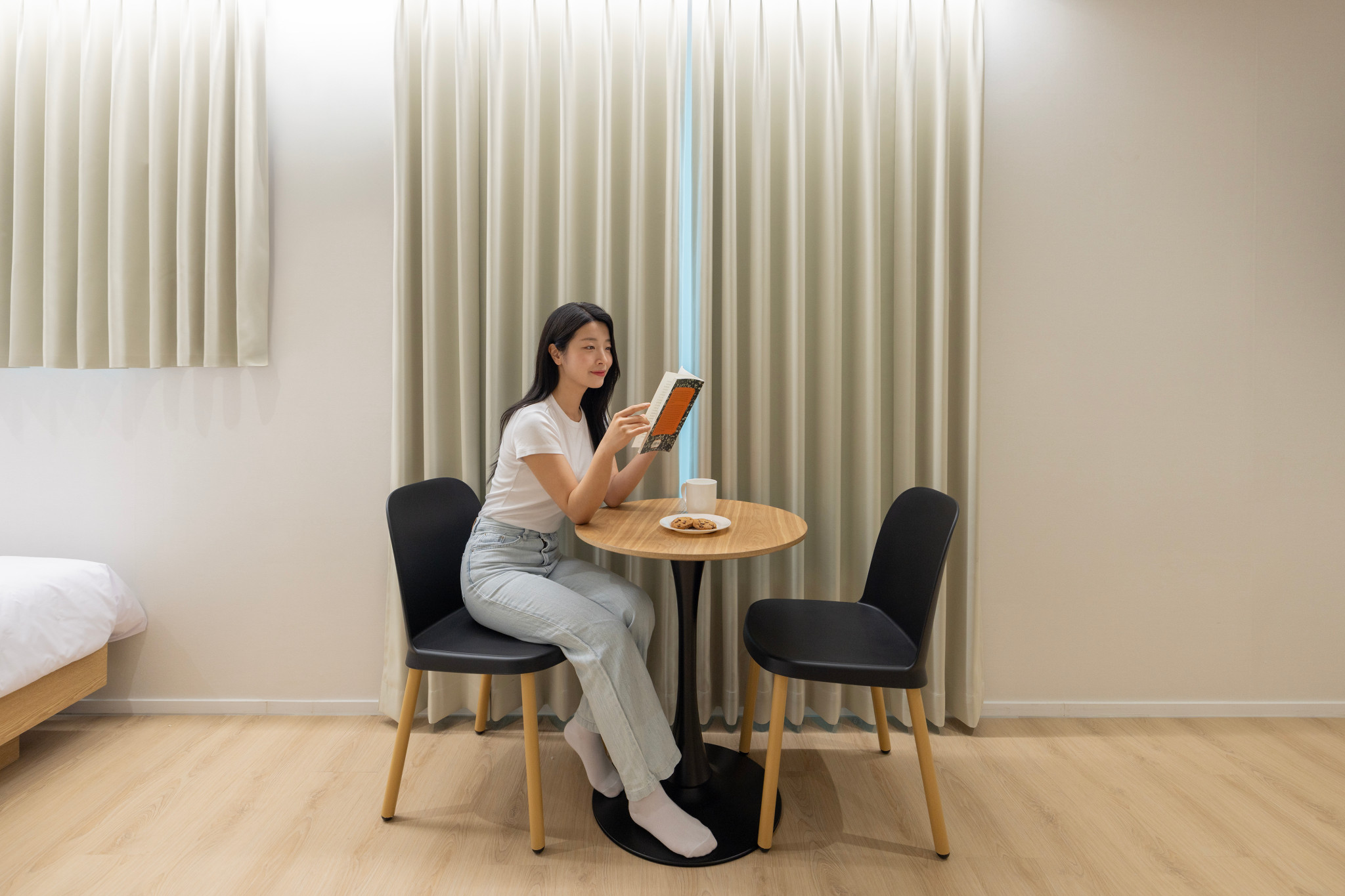 room detail thumbnail 1