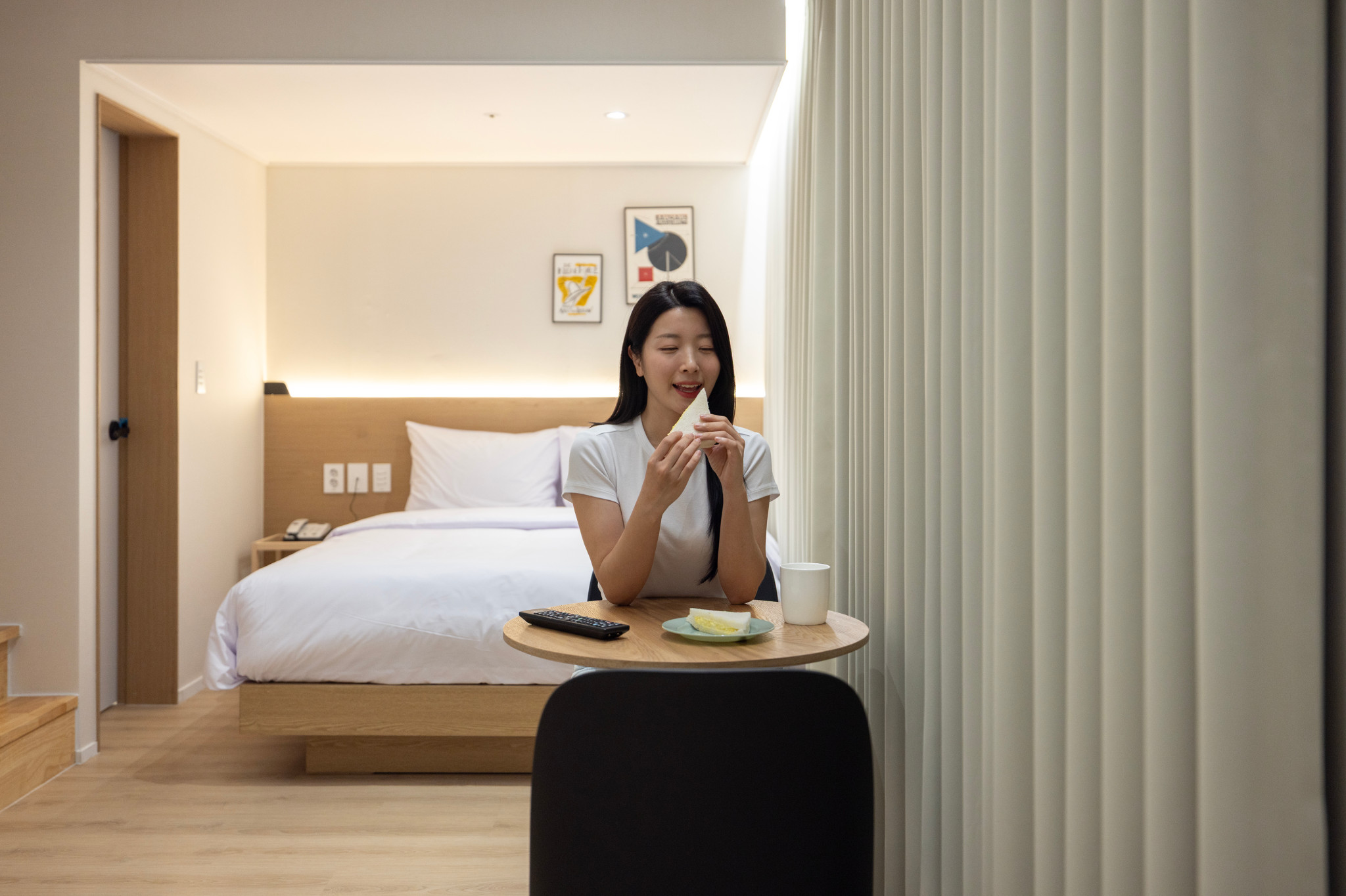 room detail thumbnail 2