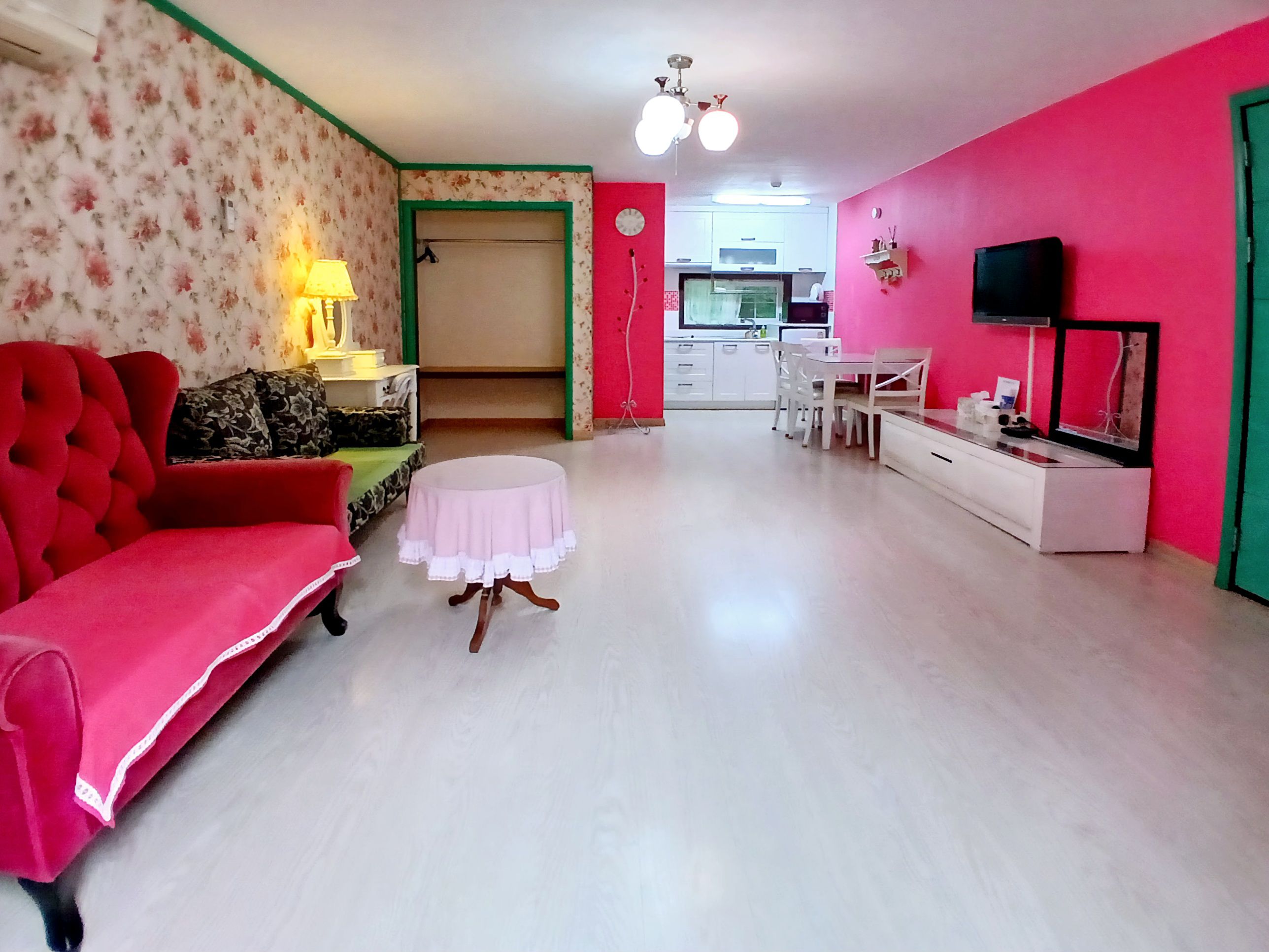 room detail thumbnail 2