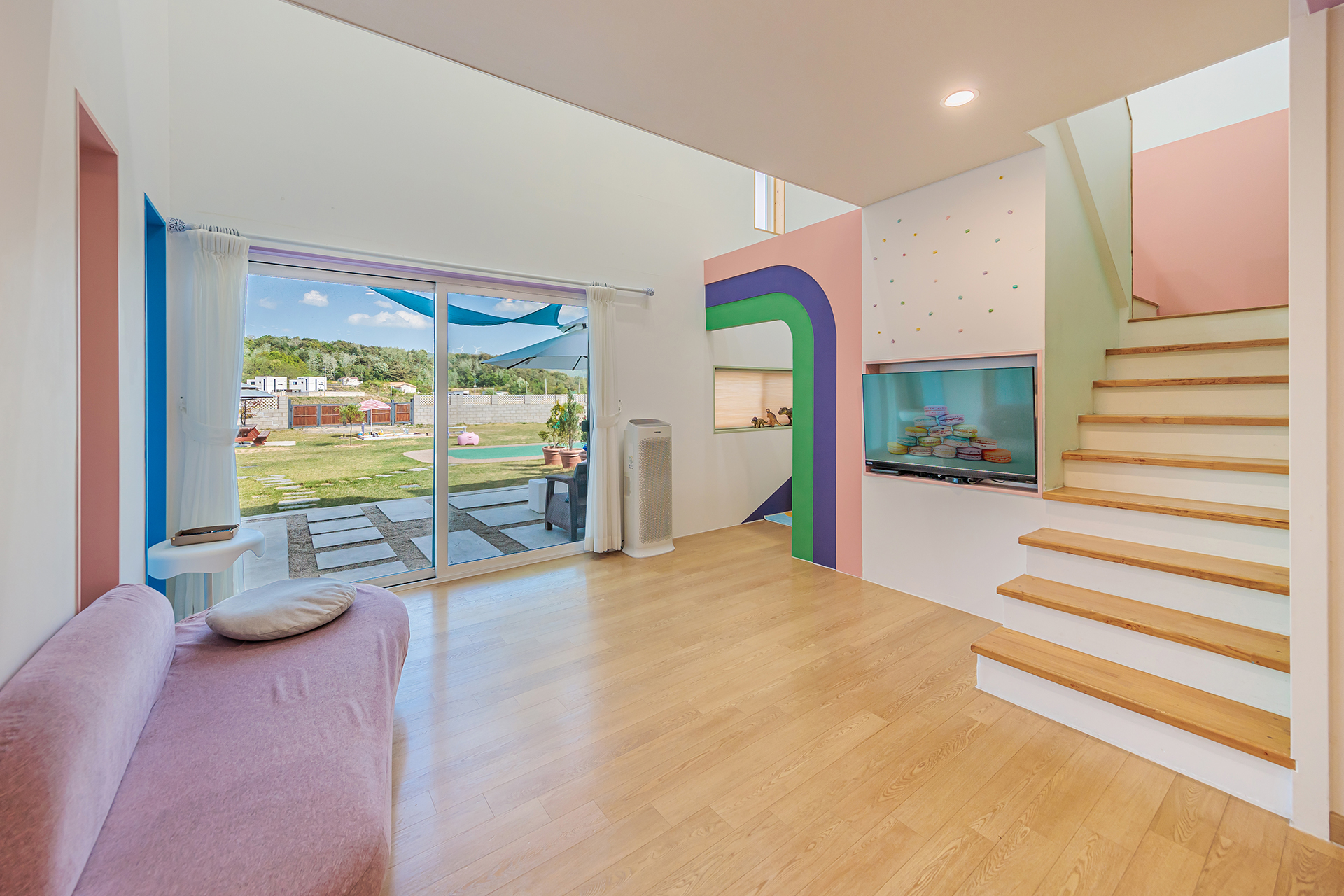 room detail thumbnail 2