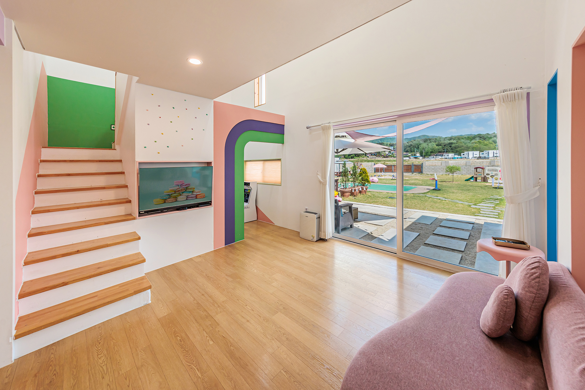 room detail thumbnail 2