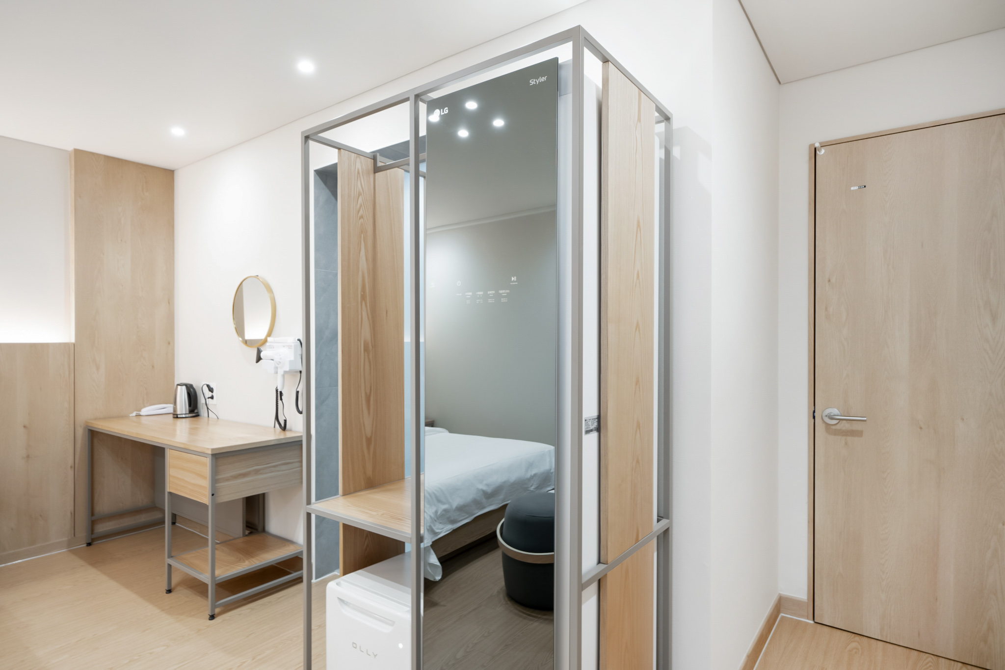 room detail thumbnail 2