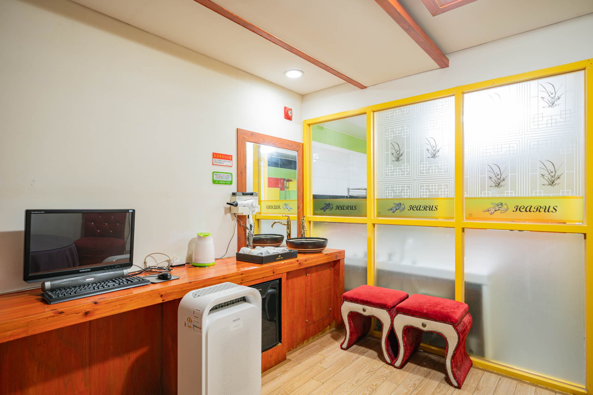 room detail thumbnail 2