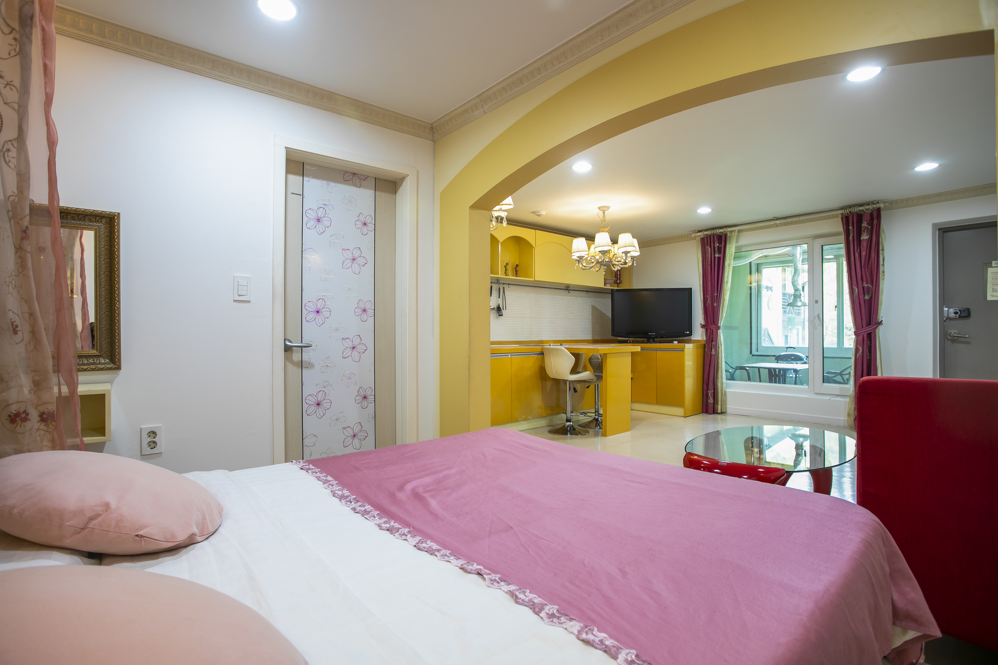 room detail thumbnail 0