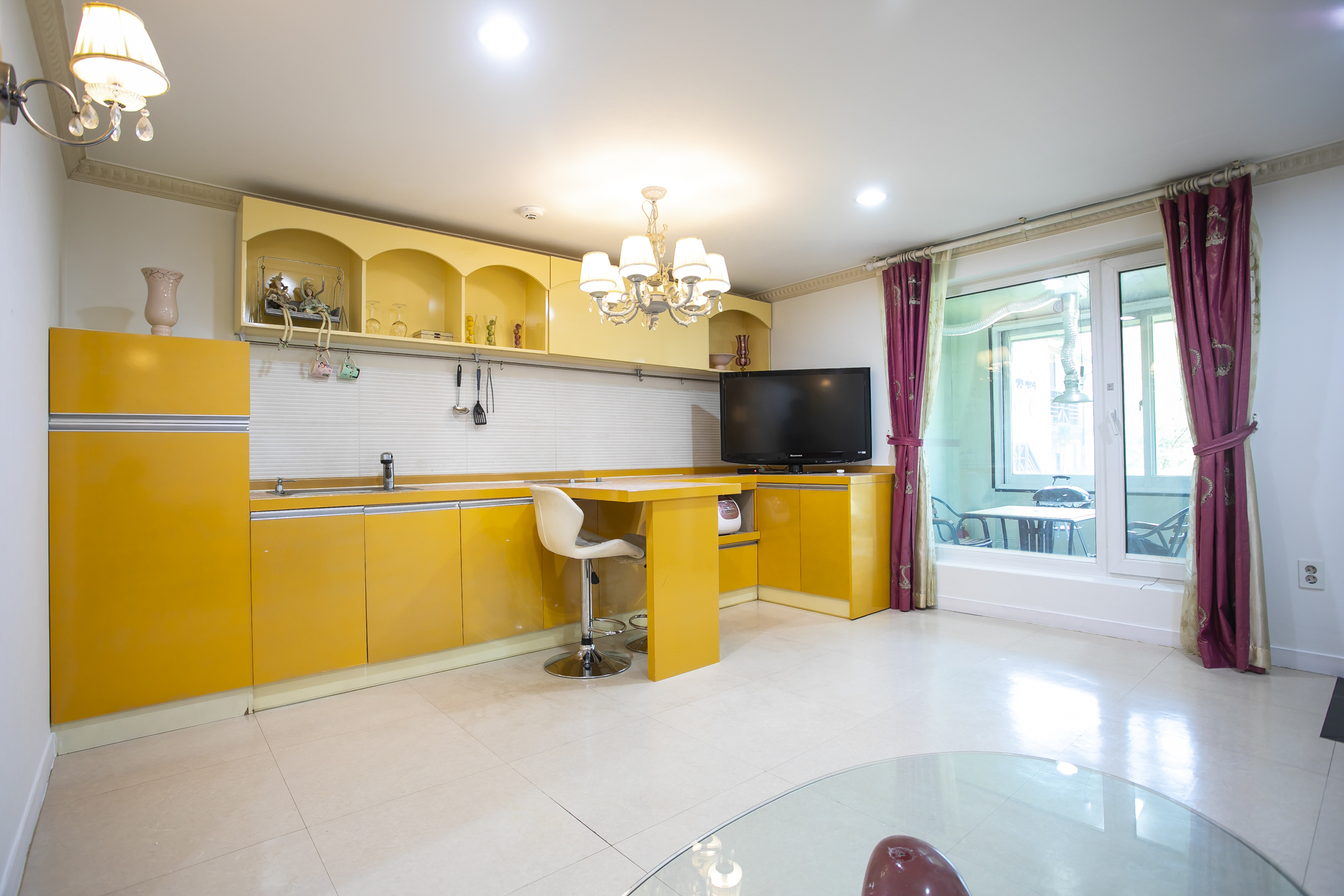 room detail thumbnail 2