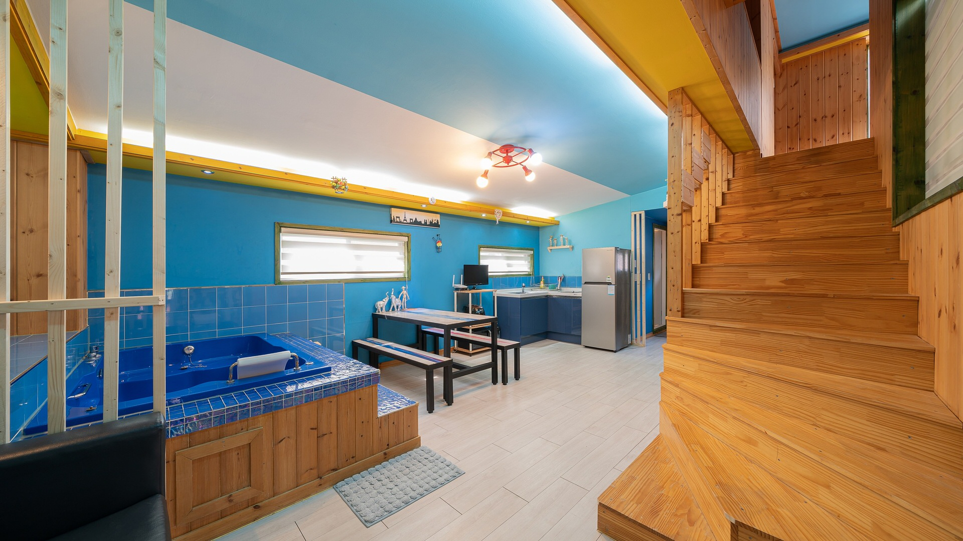 room detail thumbnail 2