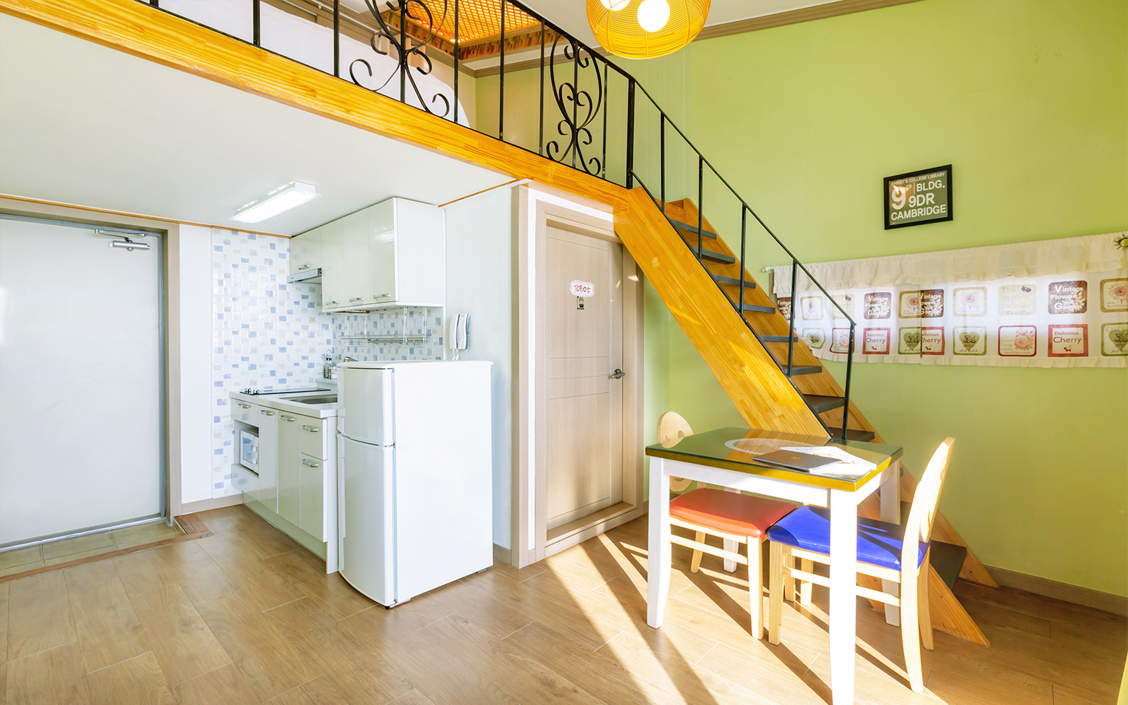 room detail thumbnail 2