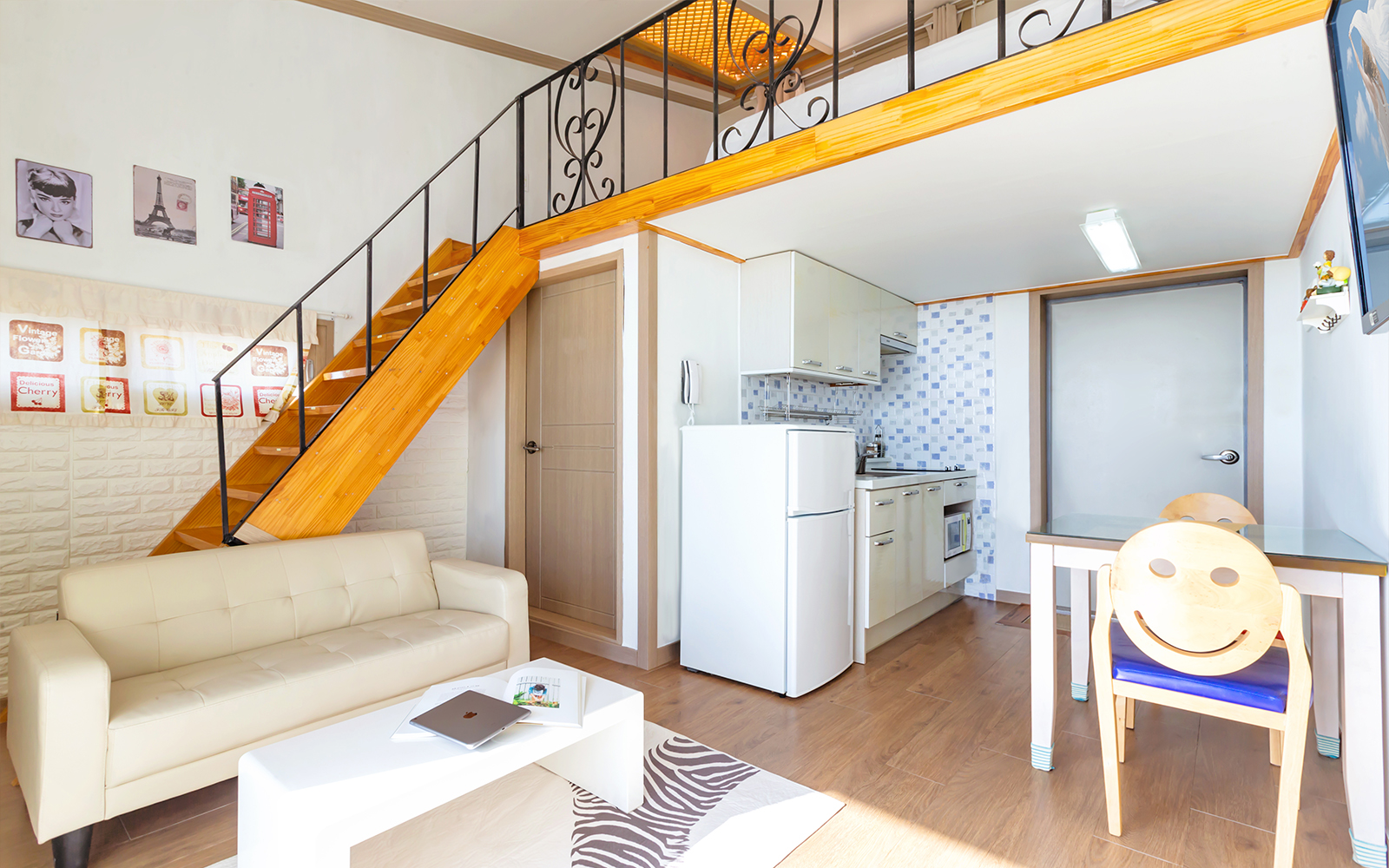 room detail thumbnail 2