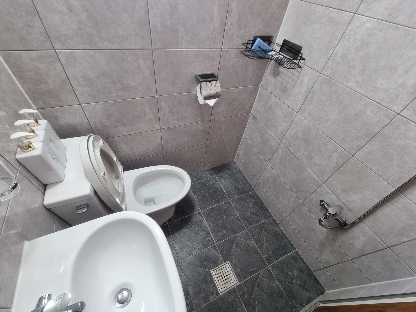 room detail thumbnail 2