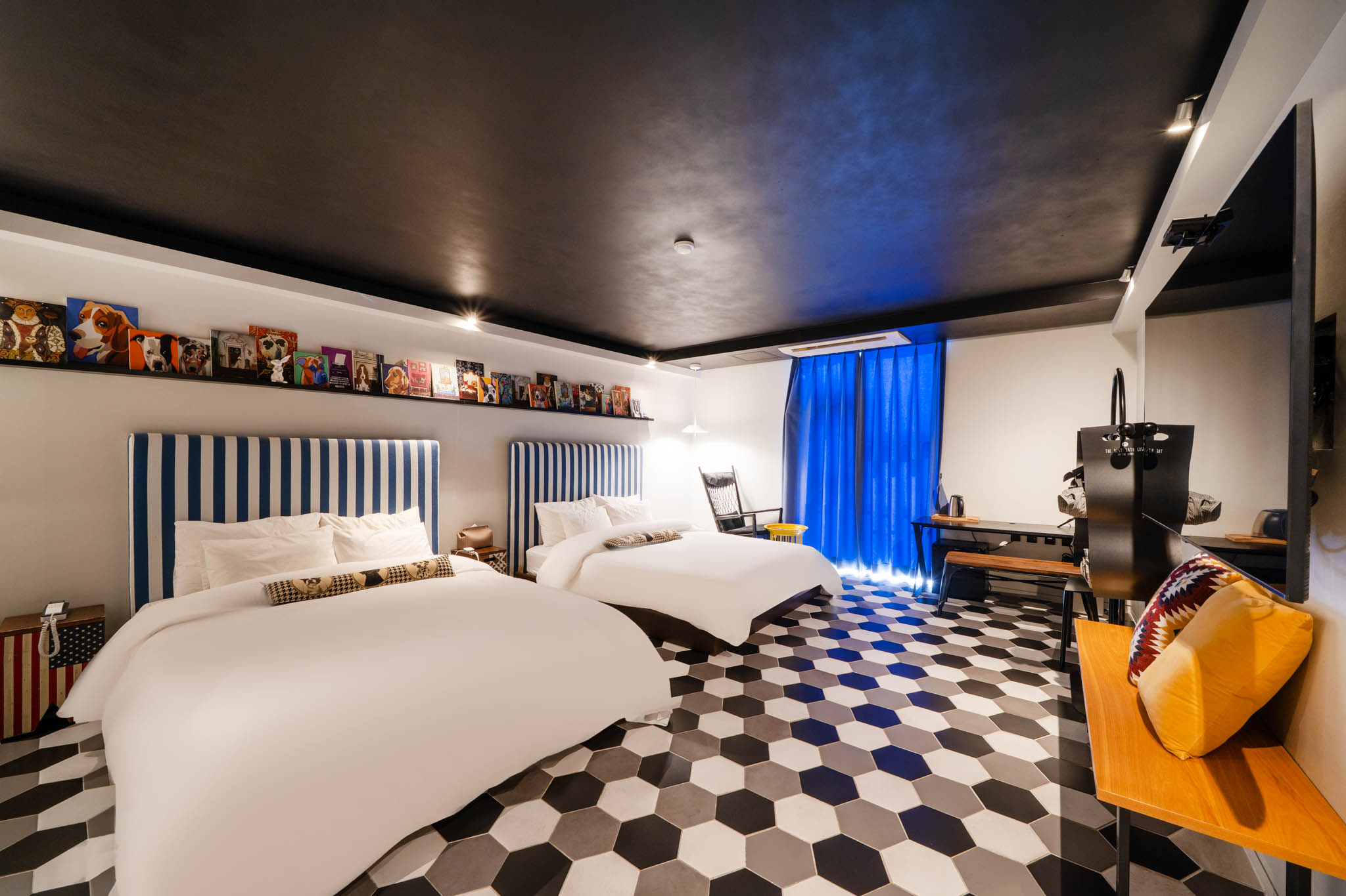 room detail thumbnail 2