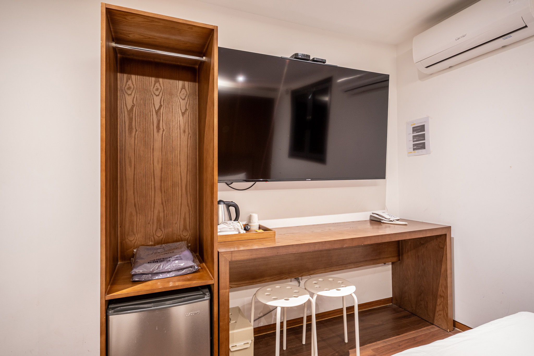 room detail thumbnail 2