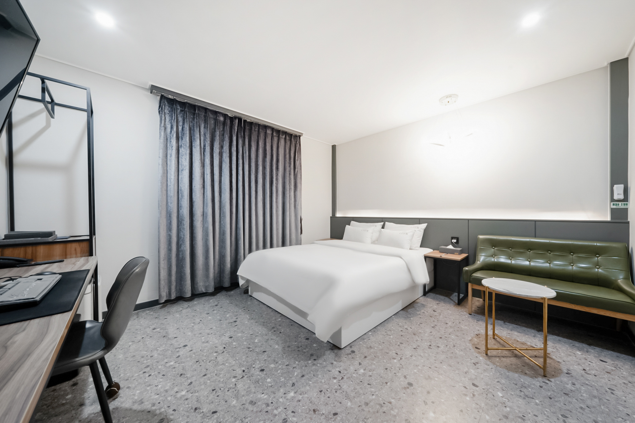 room detail thumbnail 0