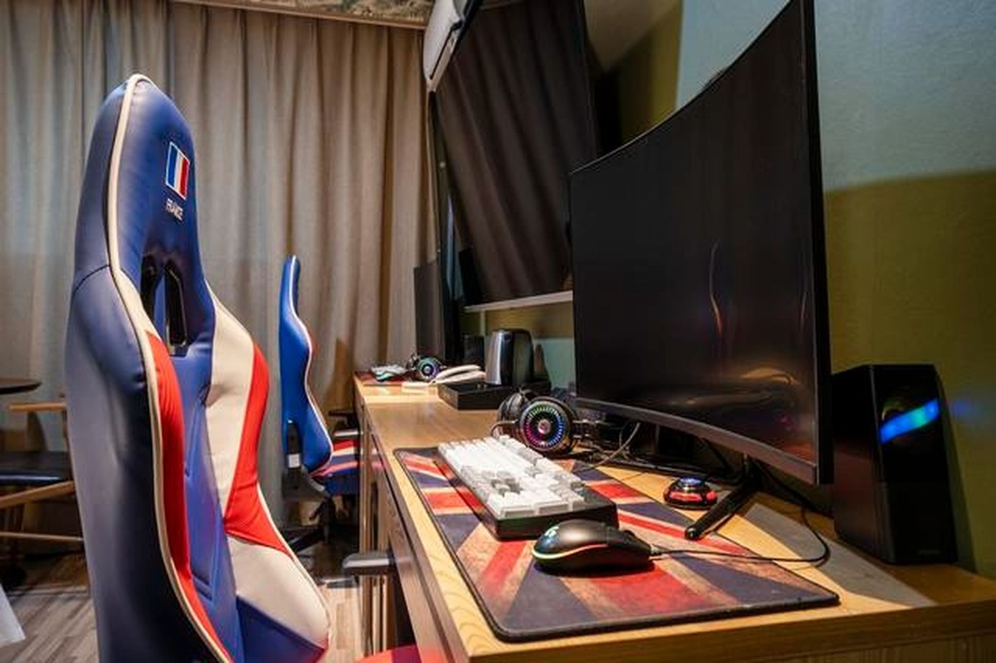 room detail thumbnail 1