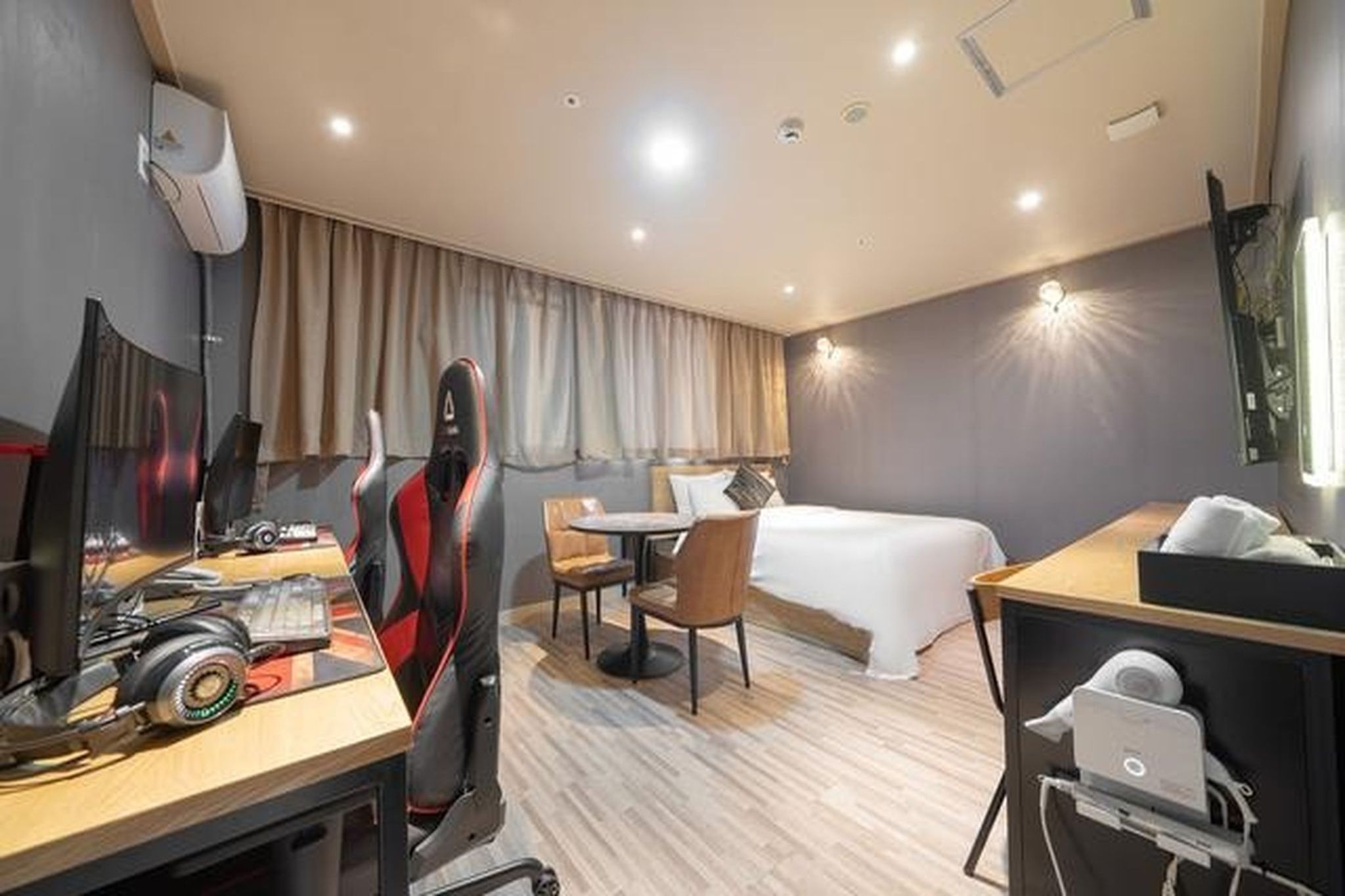 room detail thumbnail 1