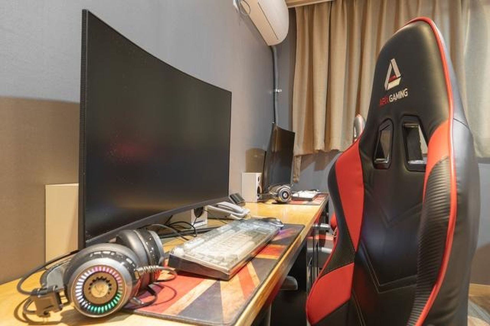 room detail thumbnail 2