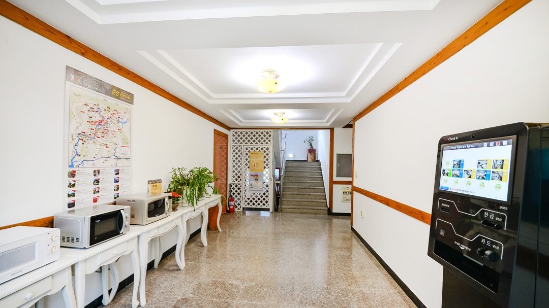 https://yaimg.yanolja.com/v5/2025/06/11/02/6848ec78154c54.13305358.jpg