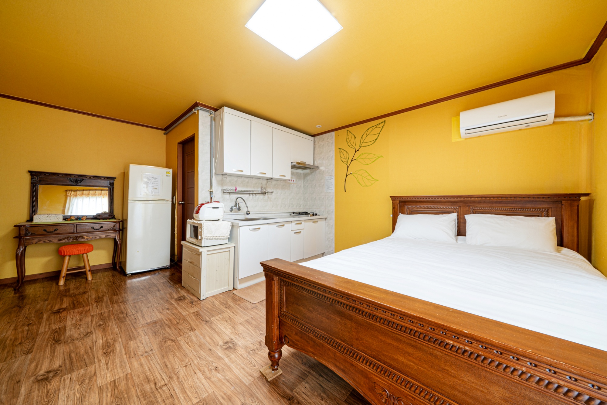 room detail thumbnail 1