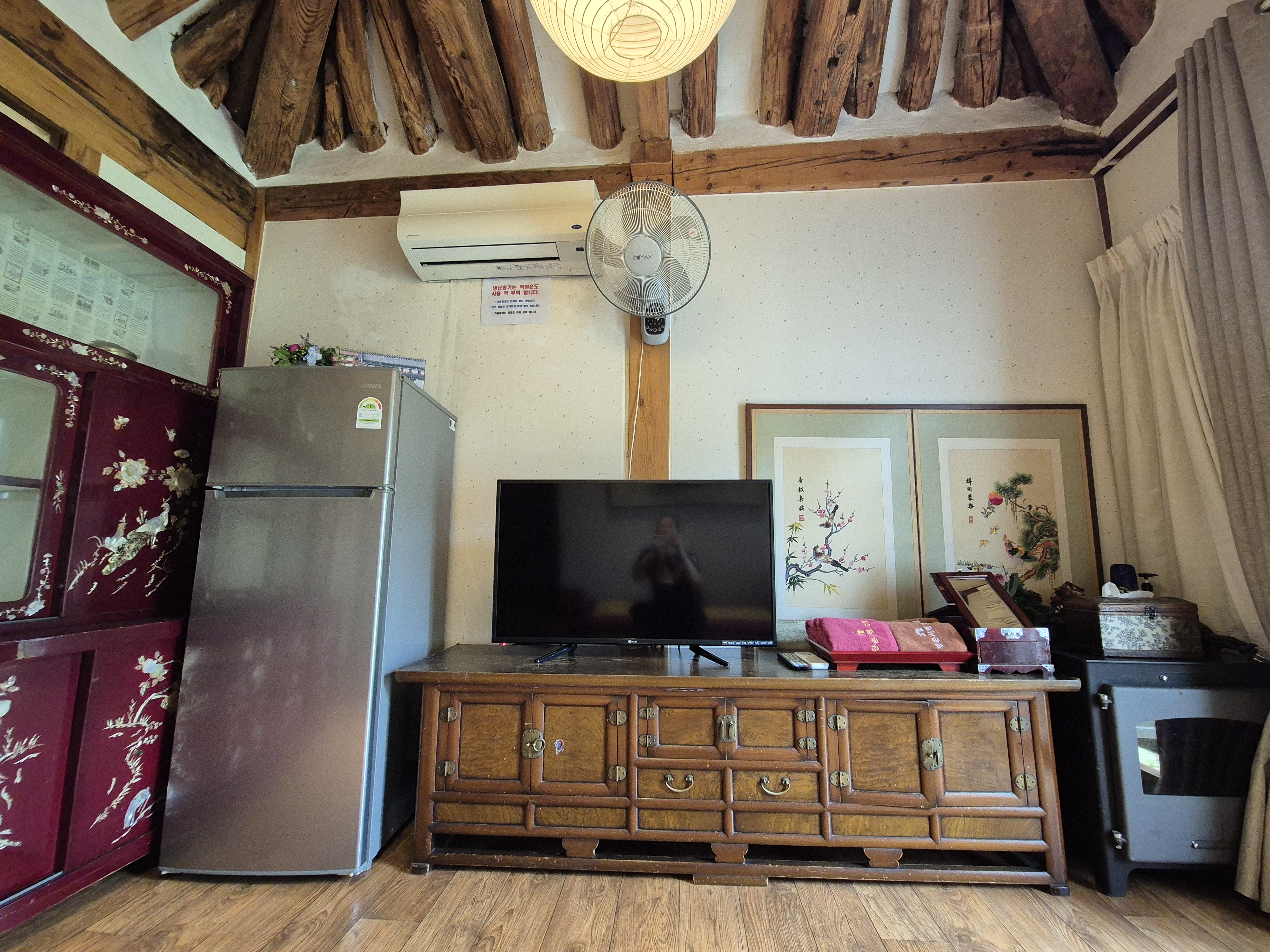 room detail thumbnail 1