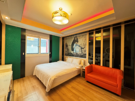 room detail thumbnail 1